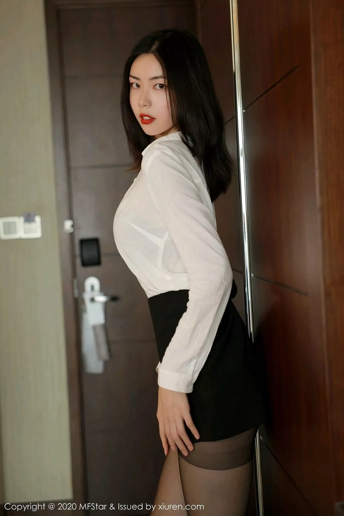 [MFStar模范学院] 2020.08.19 VOL.371 噜噜妞儿 [56P] NO.4