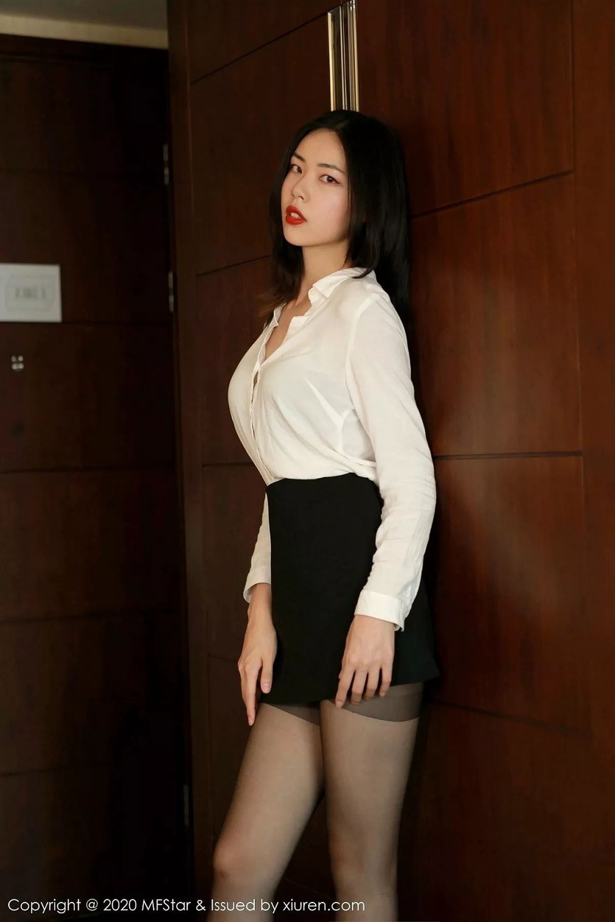 [MFStar模范学院] 2020.08.19 VOL.371 噜噜妞儿 [56P] NO.2