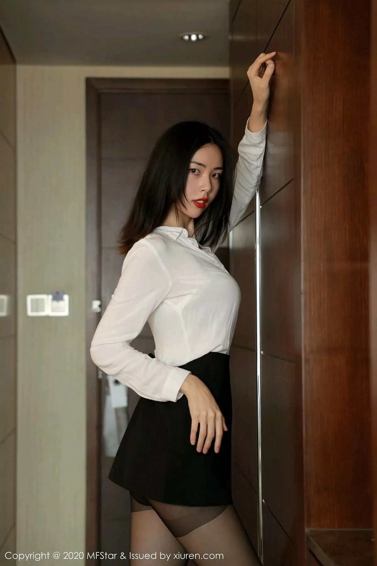 [MFStar模范学院] 2020.08.19 VOL.371 噜噜妞儿 [56P] NO.9