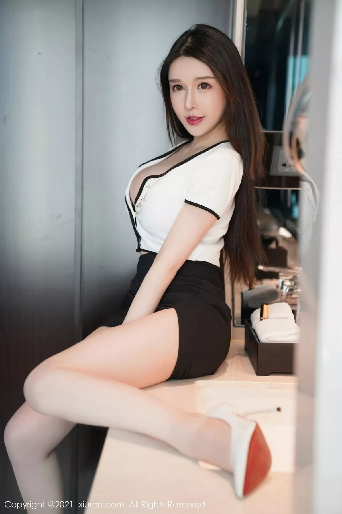 [XiuRen秀人网] 2021.01.20 No.3023 玉兔miki 经典黑丝OL系列 [70P] NO.4