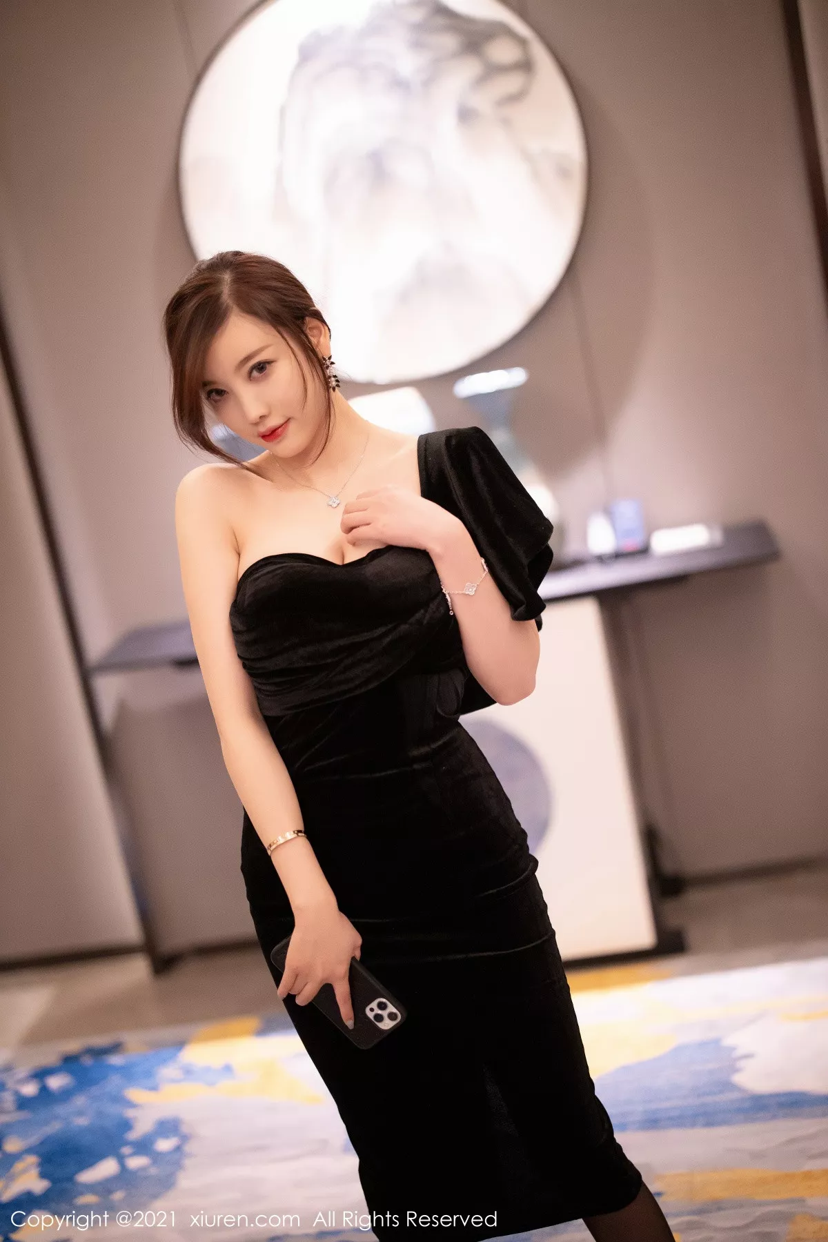 [XiuRen秀人网] 2021.03.09 No.3184 杨晨晨sugar 礼裙 美腿 [70P] NO.5