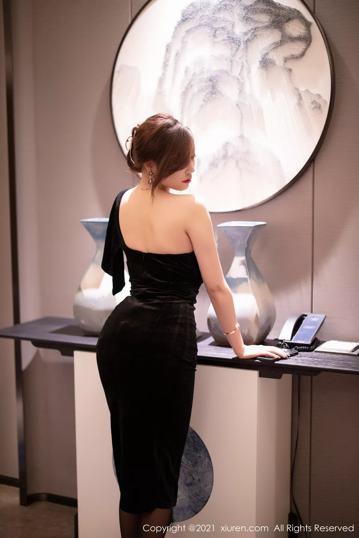 [XiuRen秀人网] 2021.03.09 No.3184 杨晨晨sugar 礼裙 美腿 [70P] NO.9