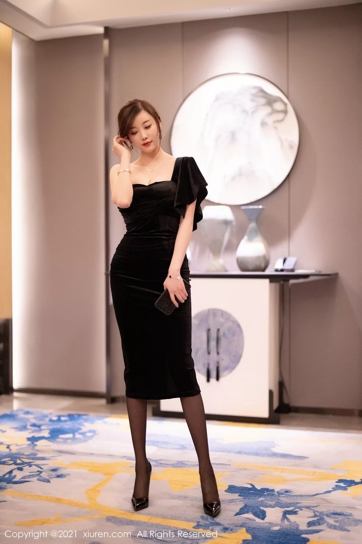 [XiuRen秀人网] 2021.03.09 No.3184 杨晨晨sugar 礼裙 美腿 [70P] NO.4