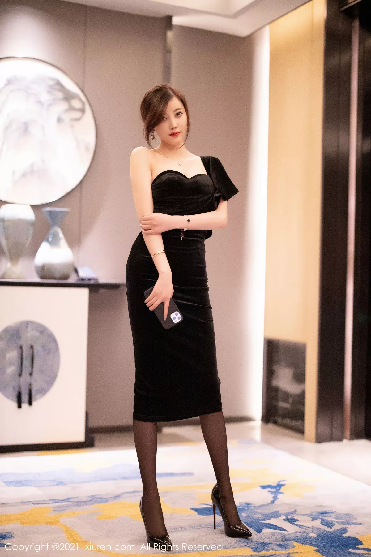 [XiuRen秀人网] 2021.03.09 No.3184 杨晨晨sugar 礼裙 美腿 [70P] NO.6