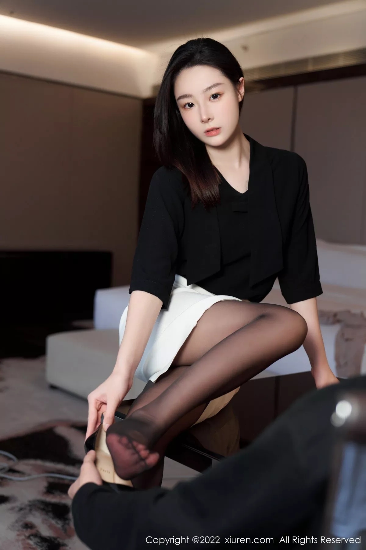 [XiuRen秀人网] 2022.07.21 No.5312 是小逗逗 短裙美腿 [90P] NO.6