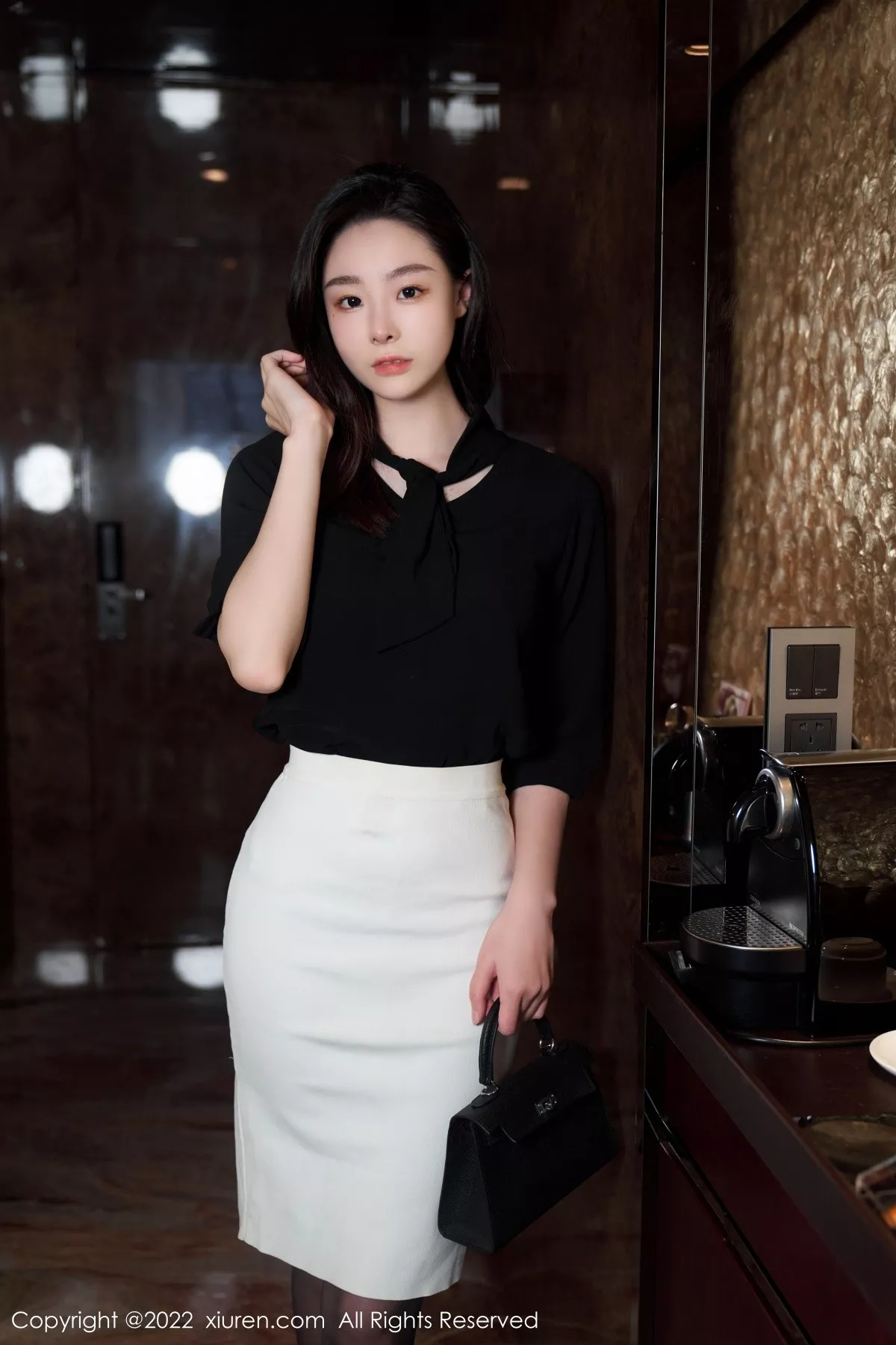 [XiuRen秀人网] 2022.07.21 No.5312 是小逗逗 短裙美腿 [90P] NO.8