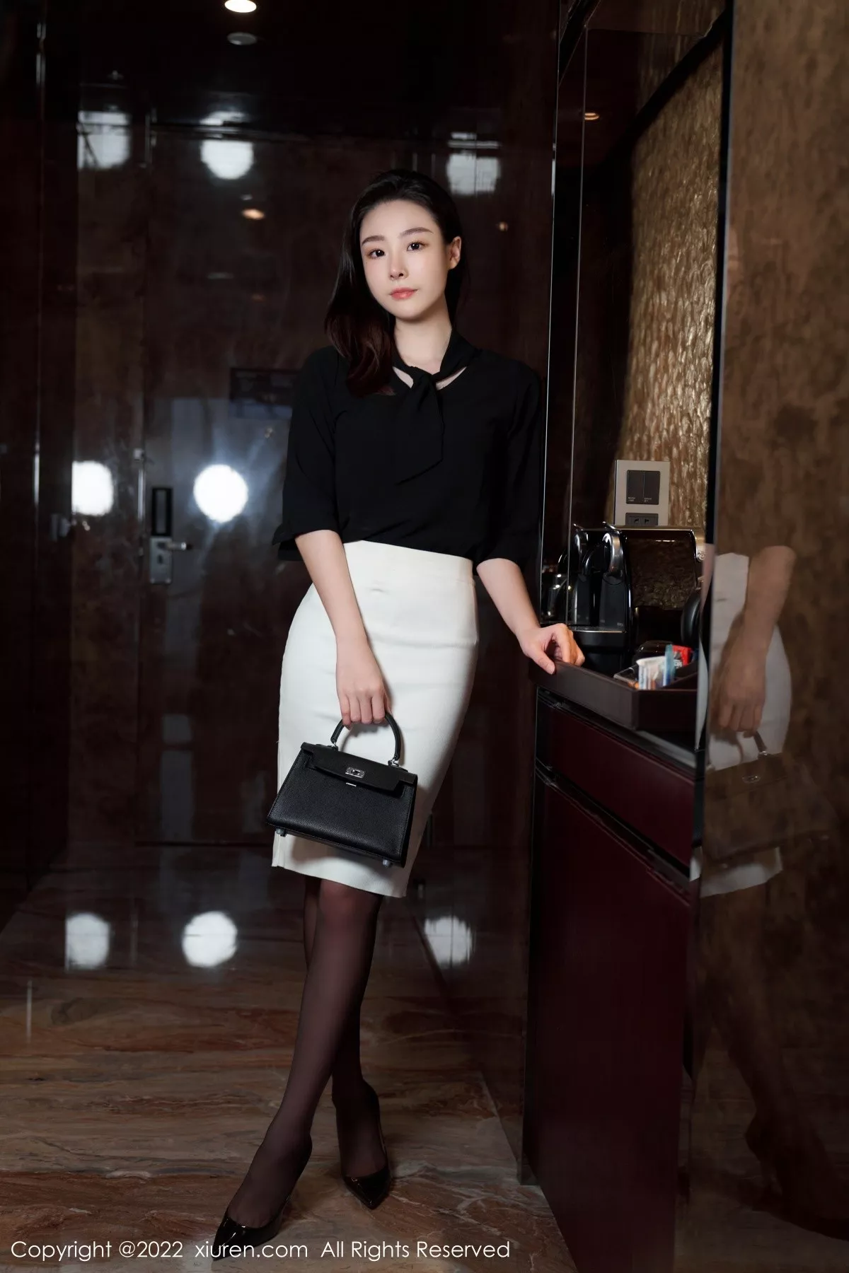 [XiuRen秀人网] 2022.07.21 No.5312 是小逗逗 短裙美腿 [90P] NO.7