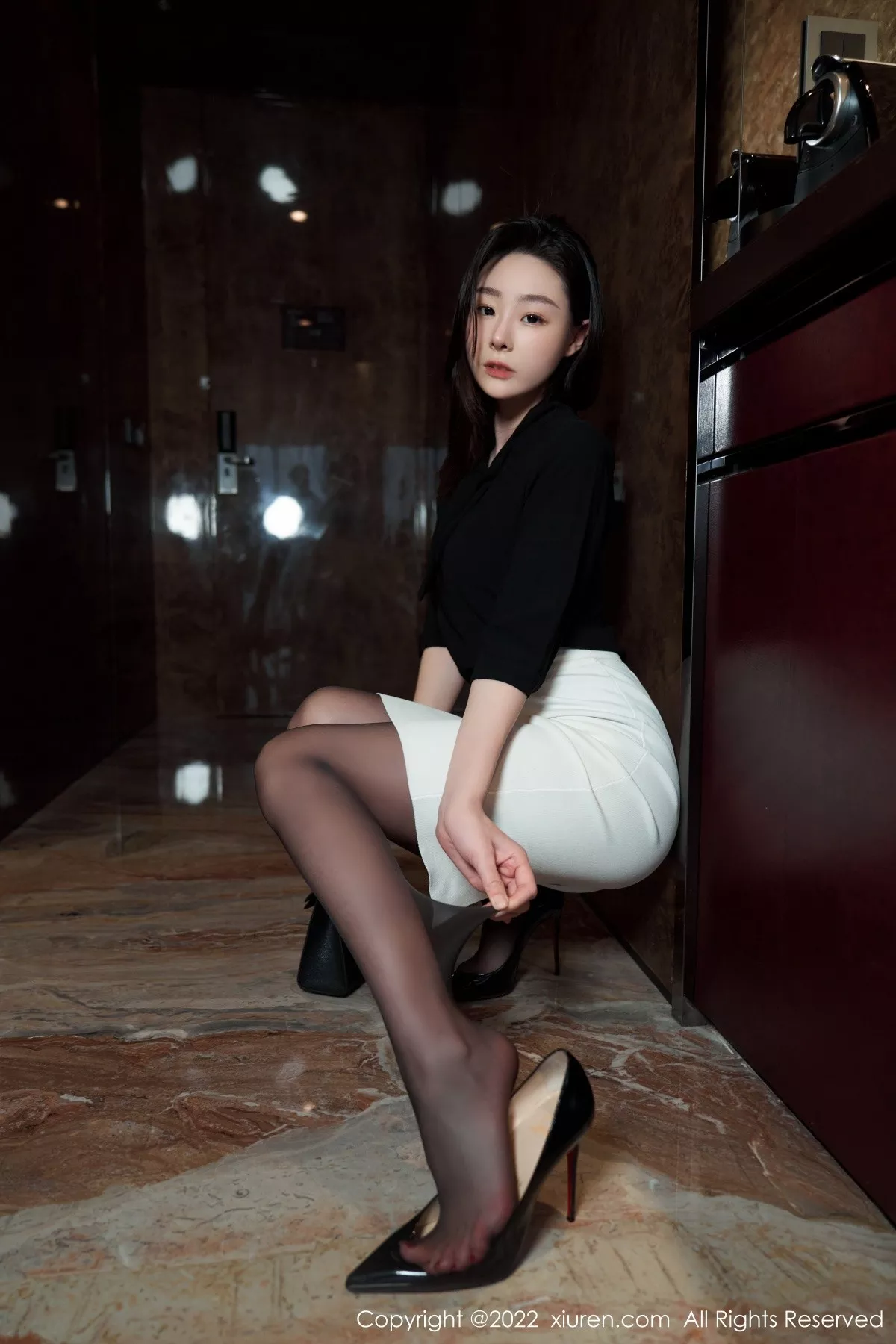 [XiuRen秀人网] 2022.07.21 No.5312 是小逗逗 短裙美腿 [90P] NO.12