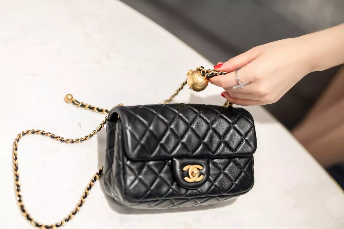 [YOUMI尤蜜荟] 2022.08.19 VOL.832 奶瓶土肥圆矮挫丑黑穷 丝袜美臀 [99P] NO.4