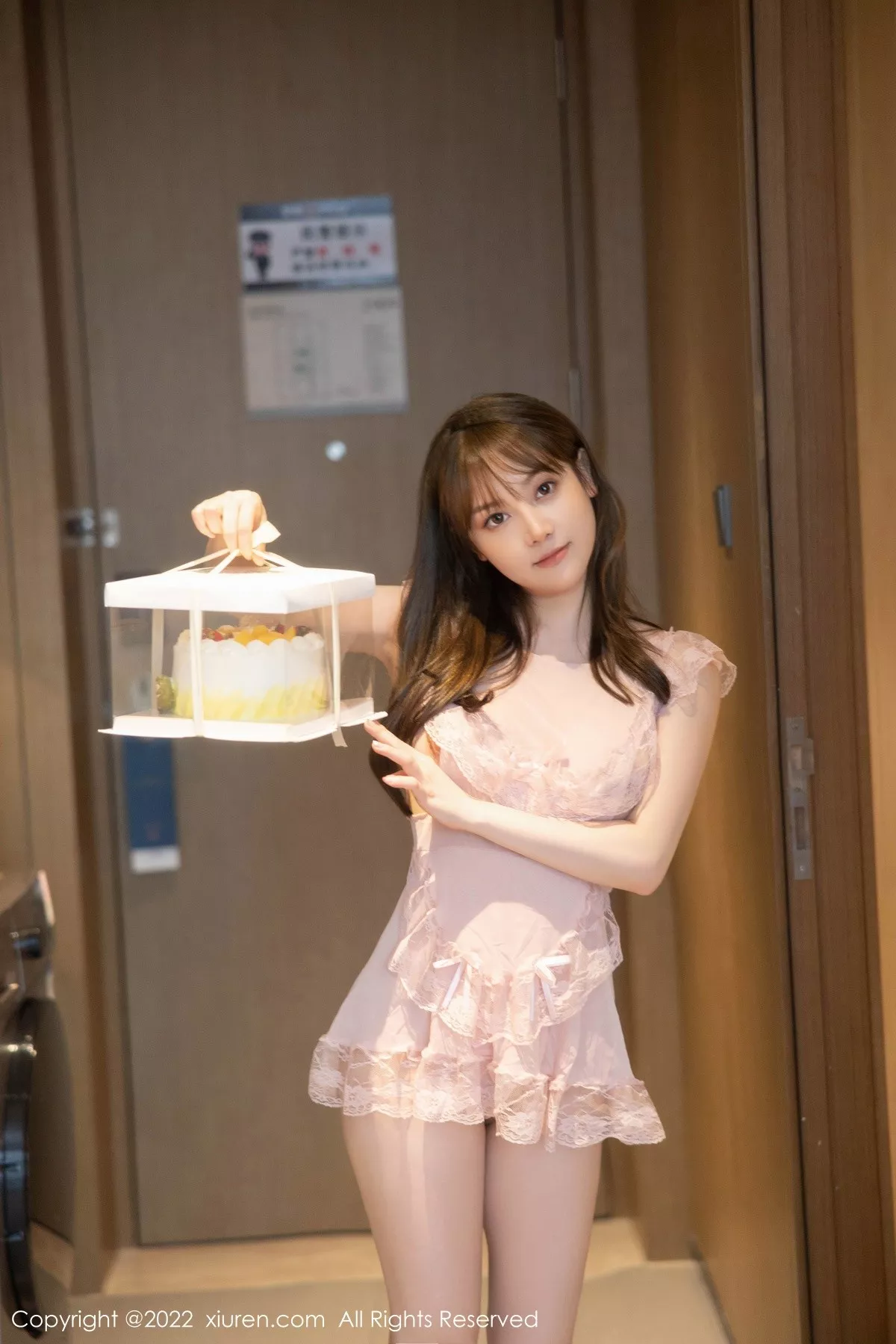 [XiuRen秀人网] 2022.08.26 No.5497 豆瓣酱 蛋糕主题 [90P] NO.5