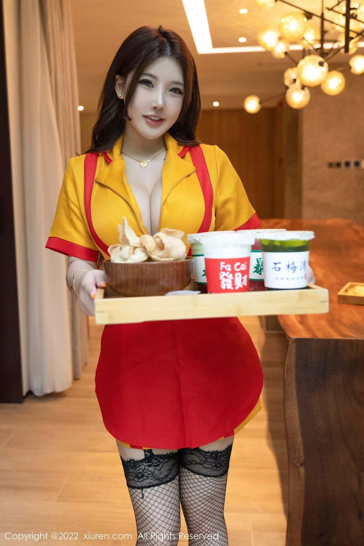 [XiuRen秀人网] 2022.08.29 No.5509 小海臀Rena 服务员制服 [56P] NO.1