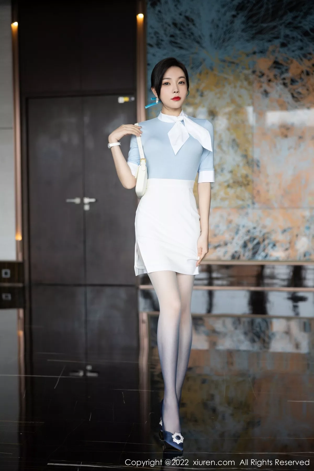 [XiuRen秀人网] 2022.09.26 No.5643 徐莉芝Booty 短裙美腿 [85P] NO.1