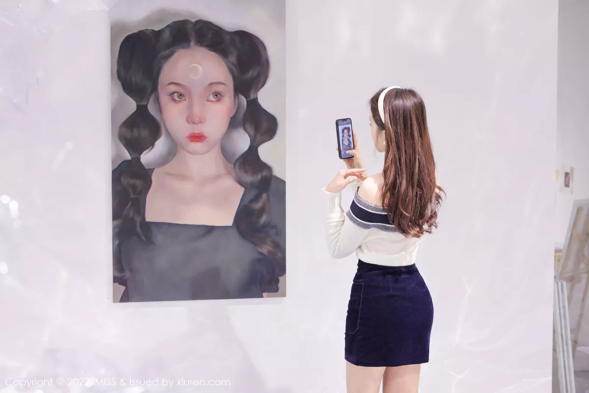 [IMISS爱蜜社] 2022.10.09 VOL.704 Lynn刘奕宁 短裙美腿 [22P] NO.1