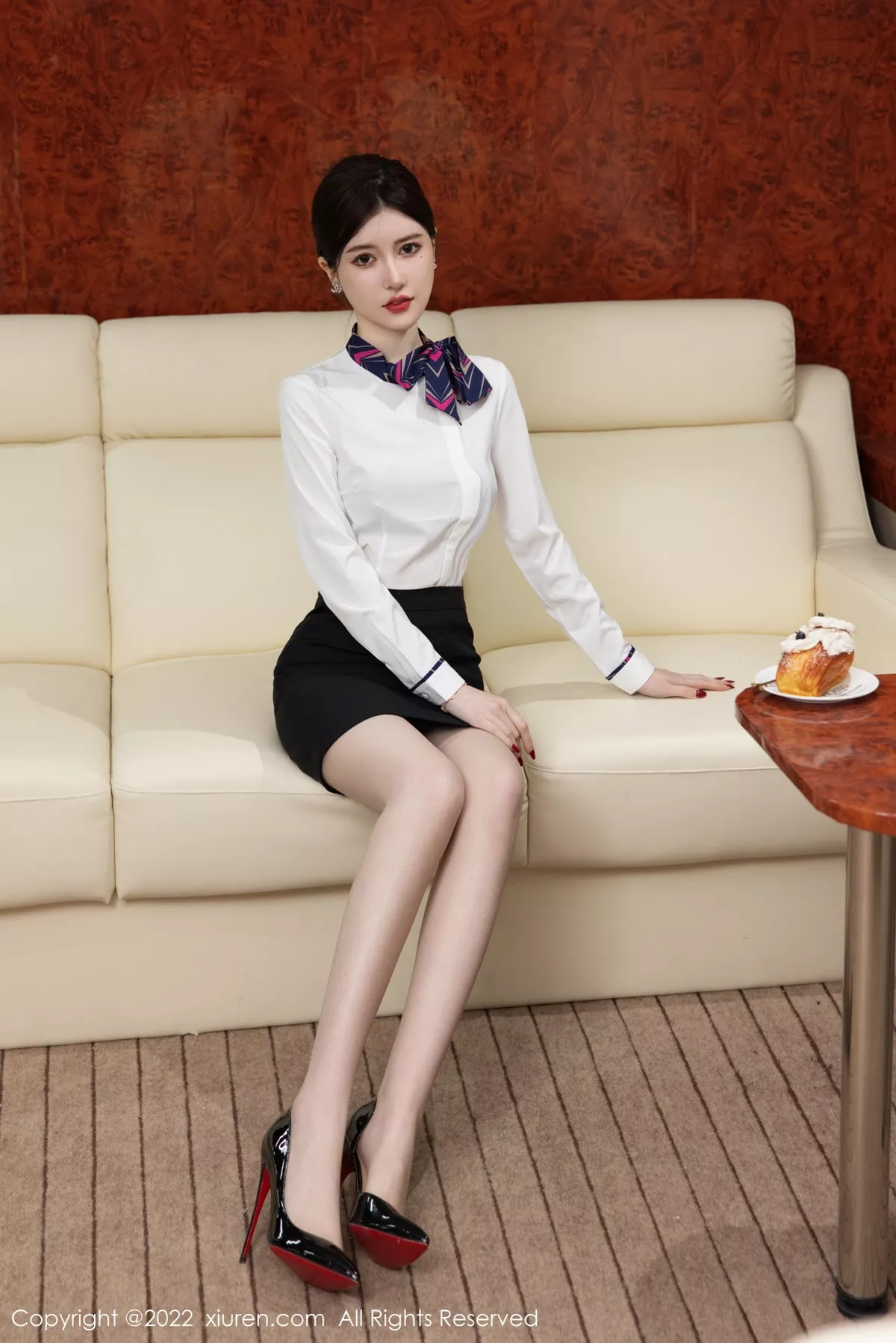 [XiuRen秀人网] 2022.10.12 No.5696 美桃酱 制服美腿 [106P] NO.3