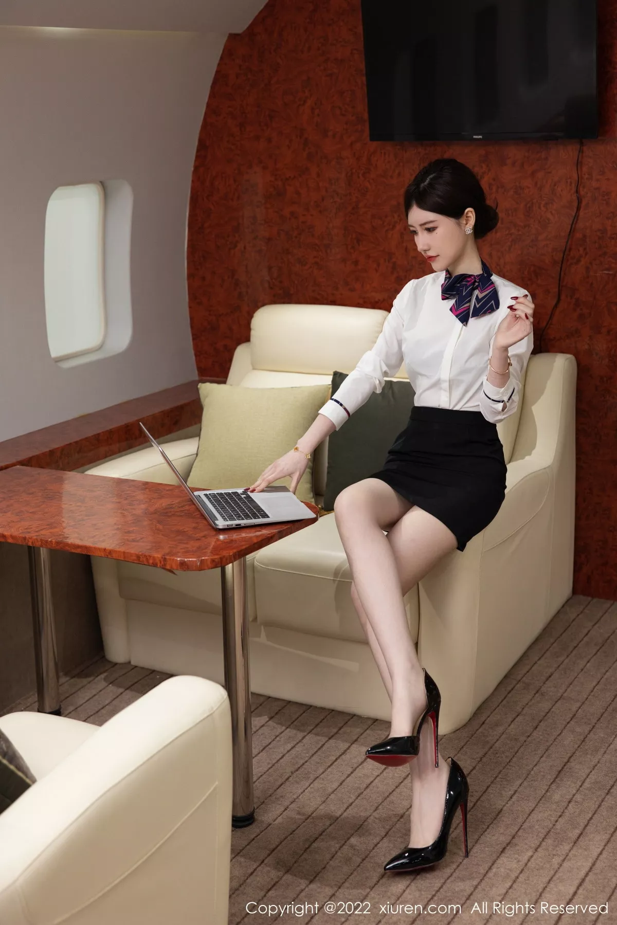 [XiuRen秀人网] 2022.10.12 No.5696 美桃酱 制服美腿 [106P] NO.10