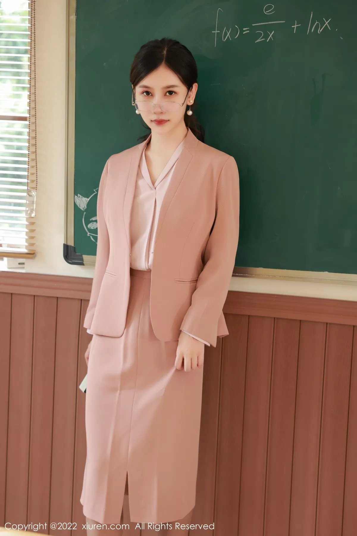 [XiuRen秀人网] 2022.09.21 No.5617 尹甜甜 丝袜美臀 [56P] NO.5