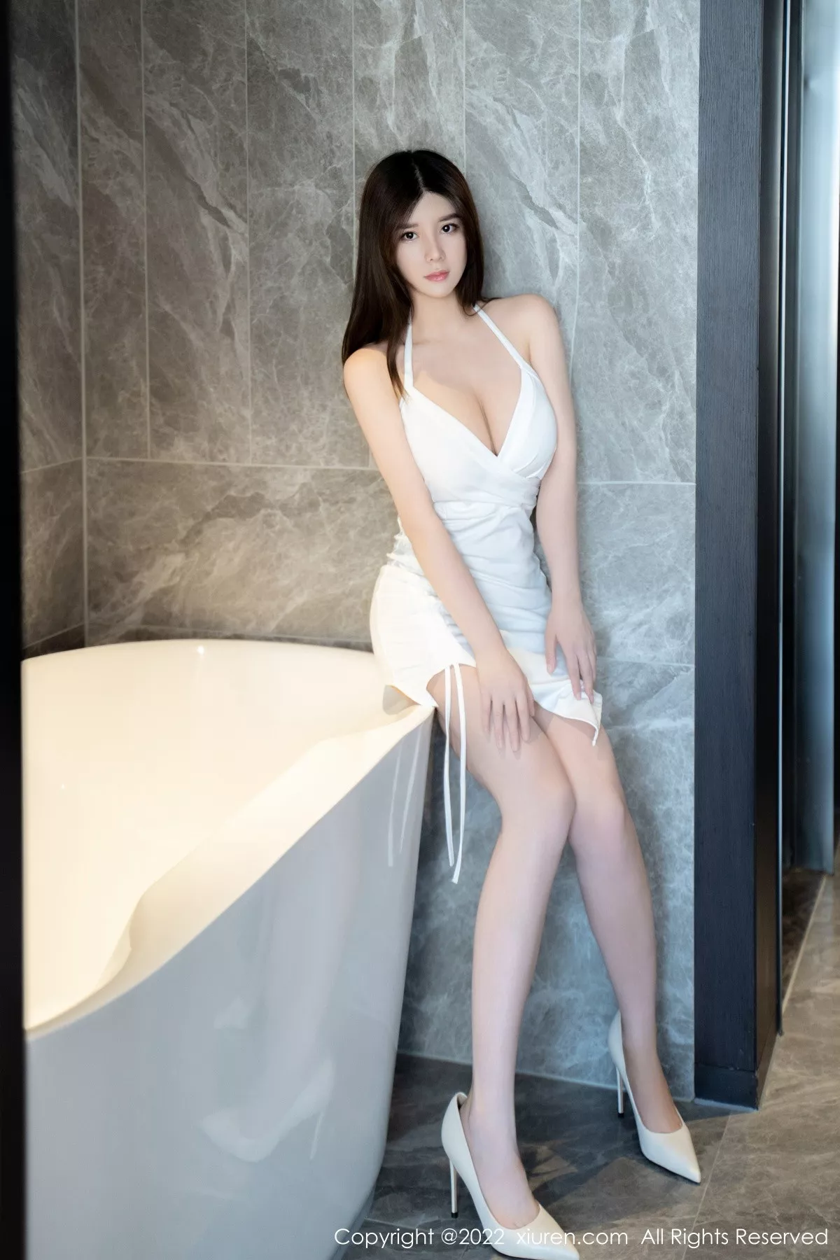 [XiuRen秀人网] 2022.11.09 No.5826 周jojobaby 吊带裙美腿 [60P] NO.5