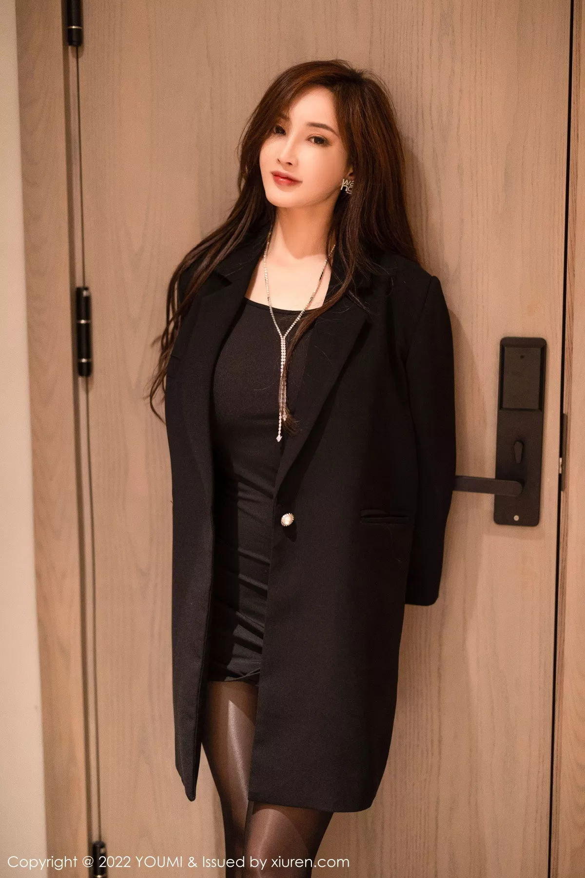 [YOUMI尤蜜荟] 2022.11.11 VOL.863 奶瓶土肥圆 黑丝美腿 [86P] NO.5