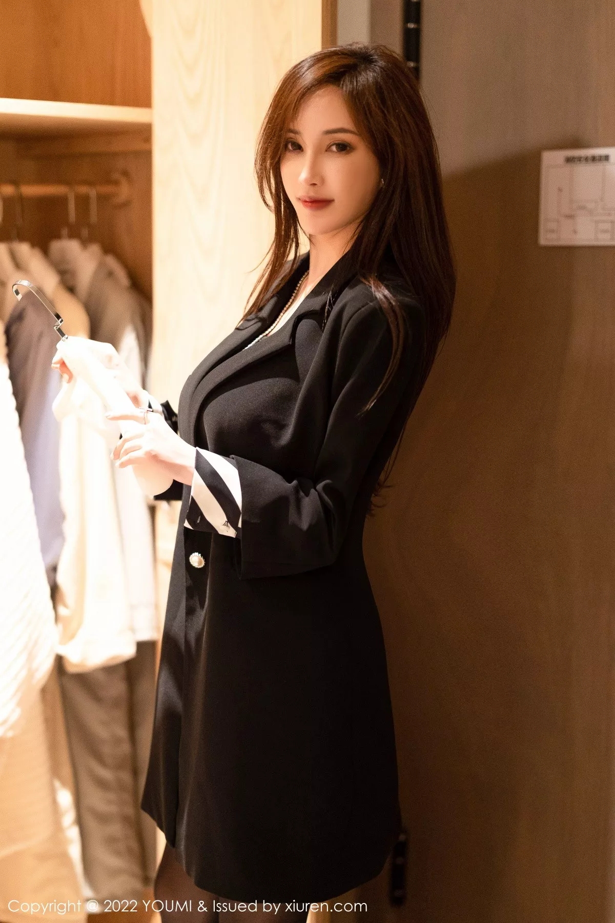 [YOUMI尤蜜荟] 2022.11.11 VOL.863 奶瓶土肥圆 黑丝美腿 [86P] NO.8