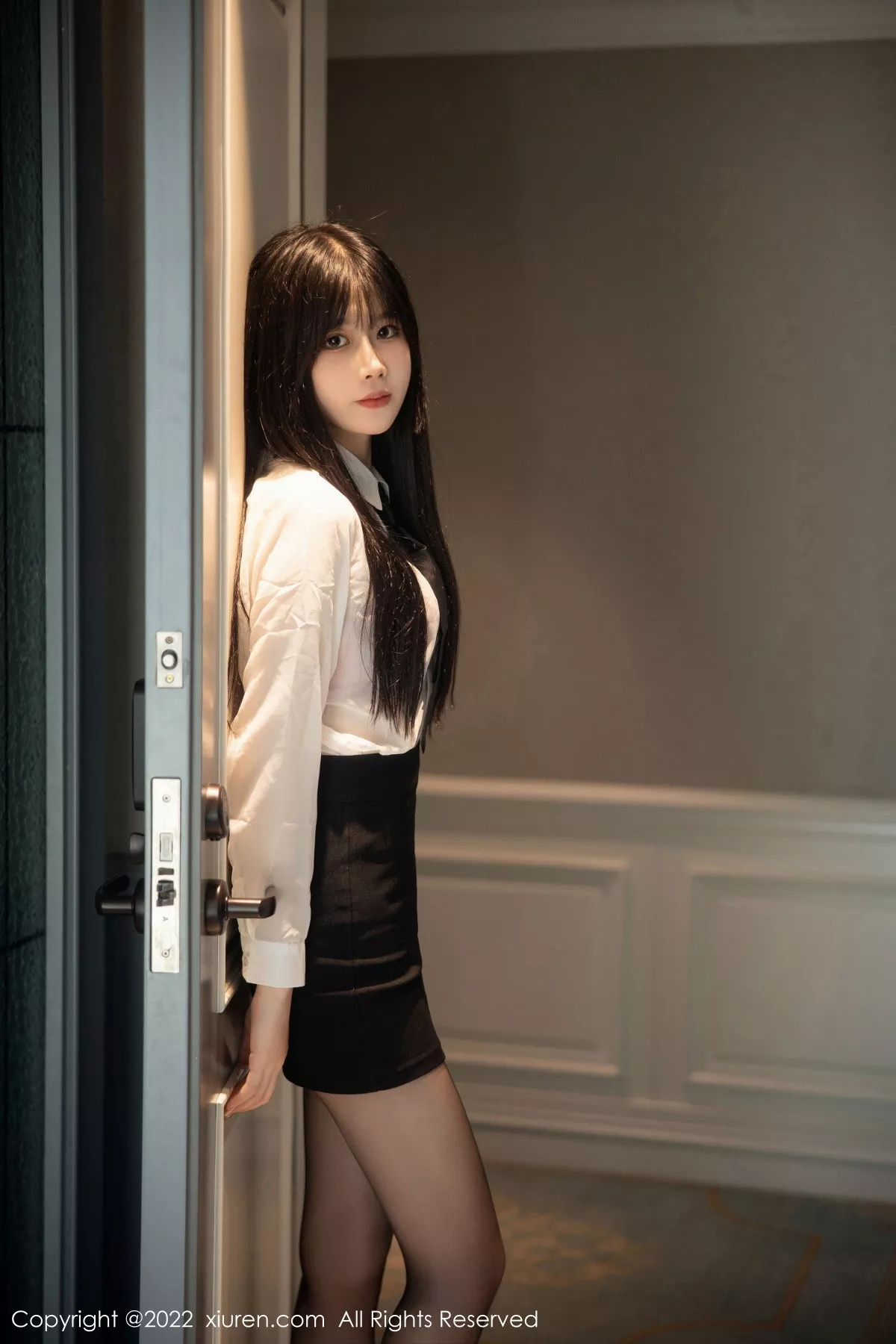 [XiuRen秀人网] 2022.11.16 No.5861 77qiqi 短裙黑丝 [79P] NO.1