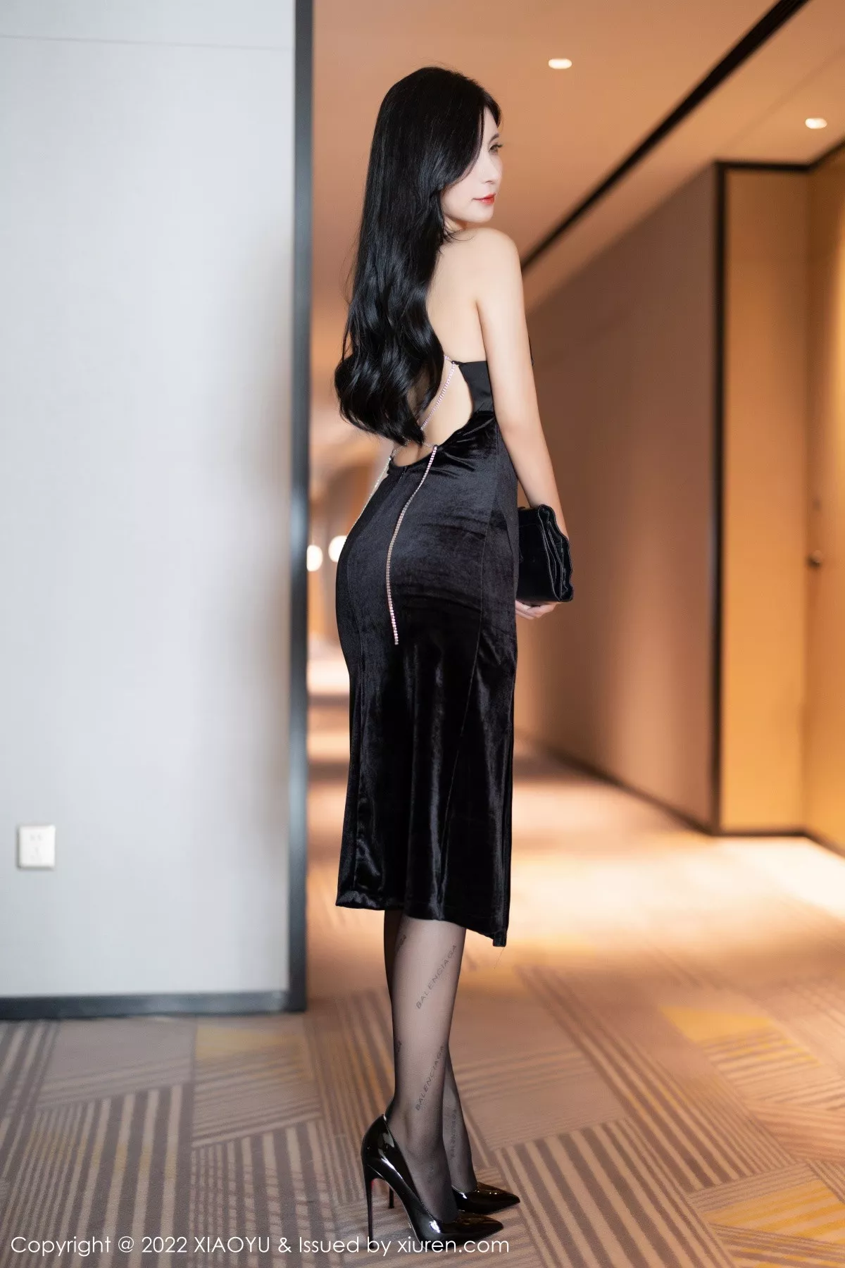 [XIAOYU语画界] 2022.11.21 VOL.908 小蛮妖Yummy 礼裙美腿 [86P] NO.1