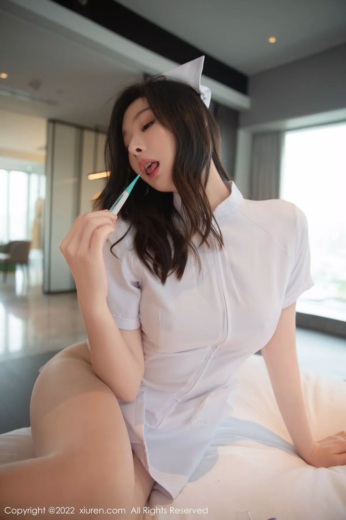 [XiuRen秀人网] 2022.12.20 No.6020 是小逗逗 护士服美腿 [82P] NO.2