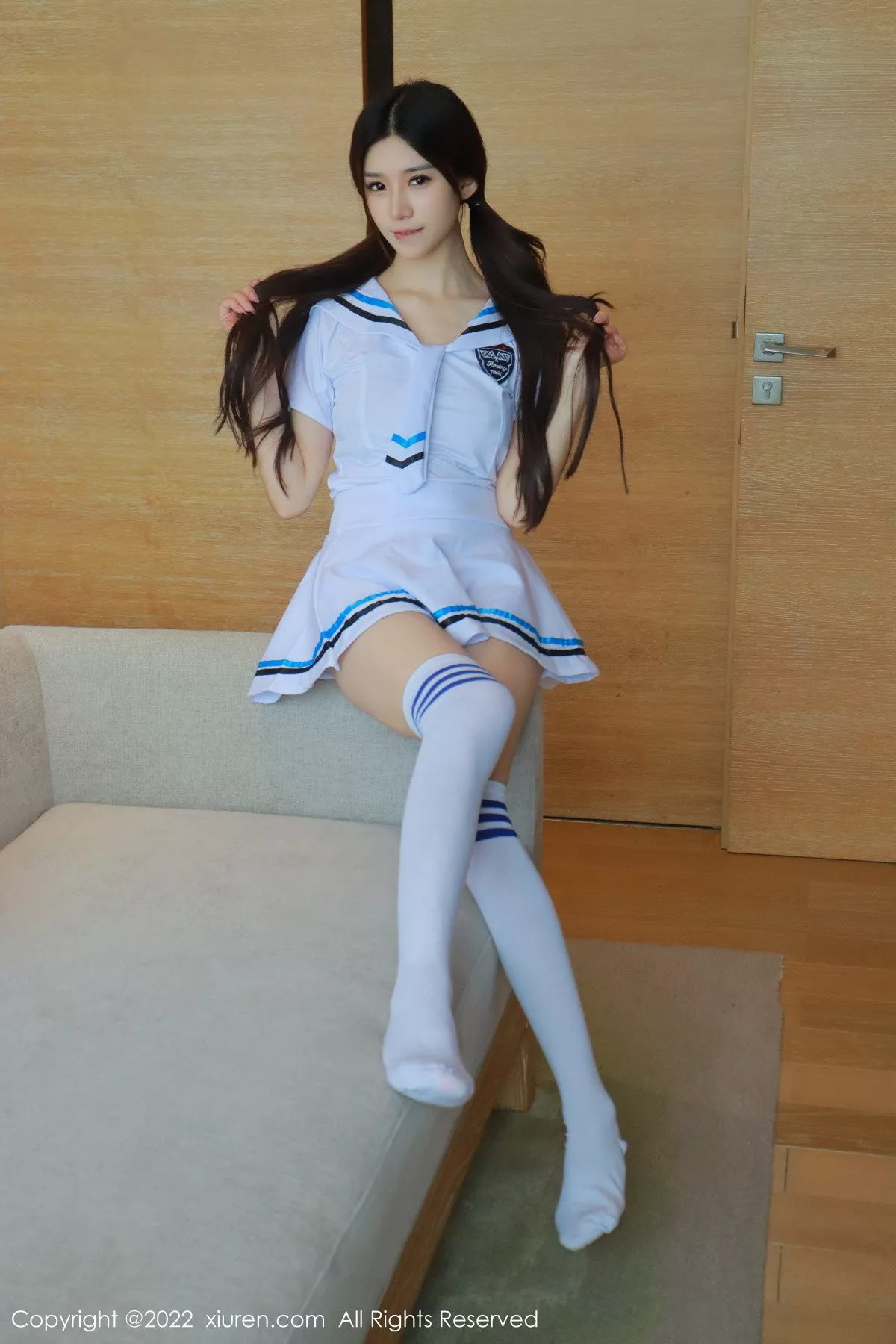 [XiuRen秀人网] 2022.11.29 No.5924 Hebe韩心雨 制服美腿 [50P] NO.1