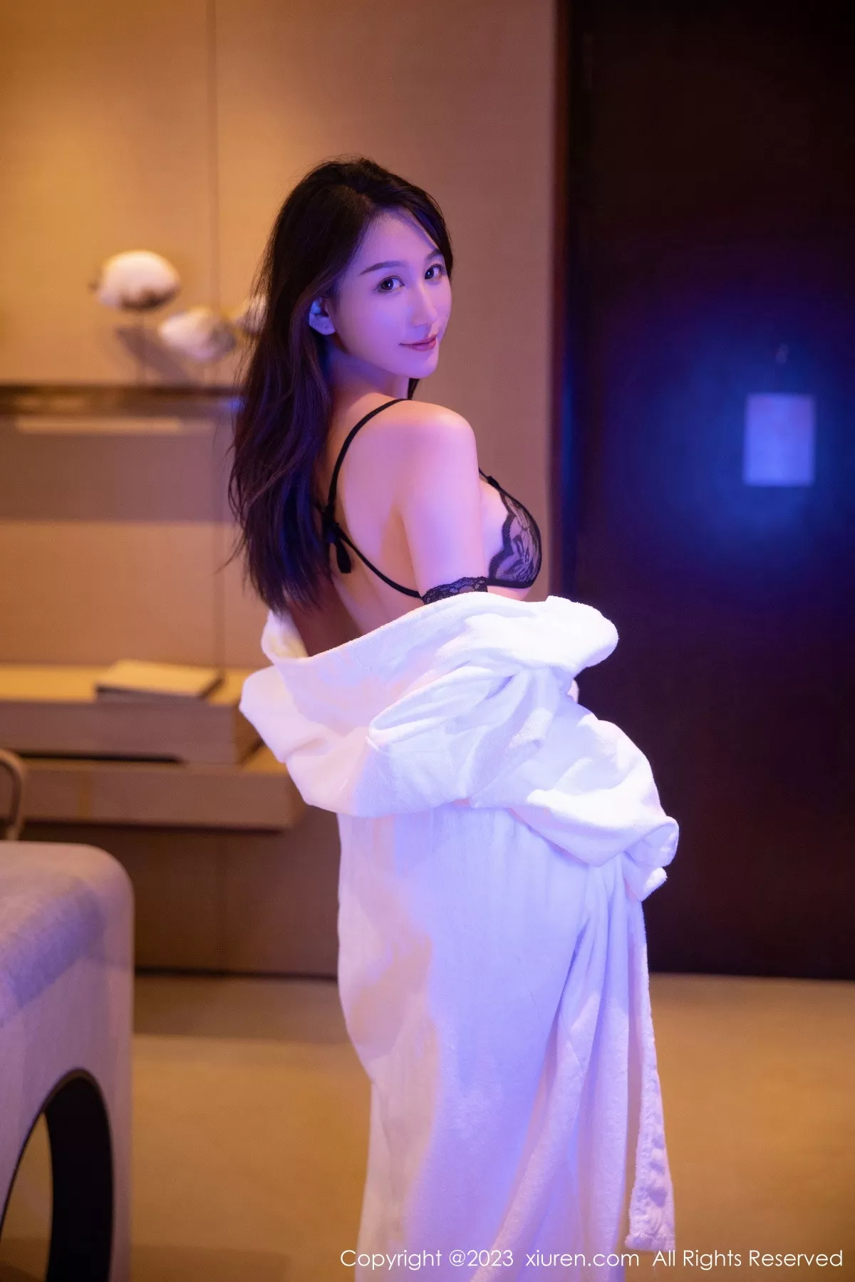 [XiuRen秀人网] 2023.01.04 No.6083 薇薇酱 睡袍美腿 [84P] NO.10