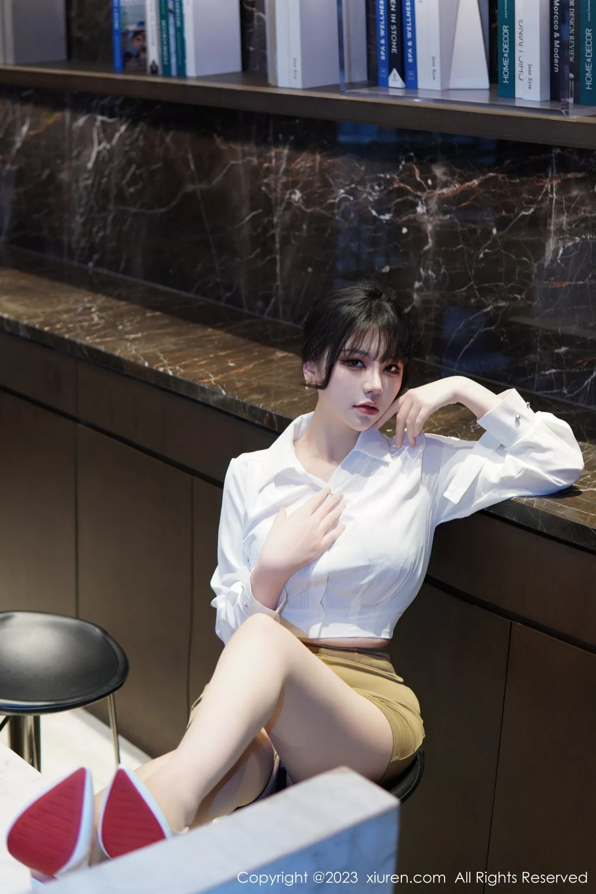 [XiuRen秀人网] 2023.01.10 No.6111 桃桃子_ 短裙美腿 [86P] NO.2