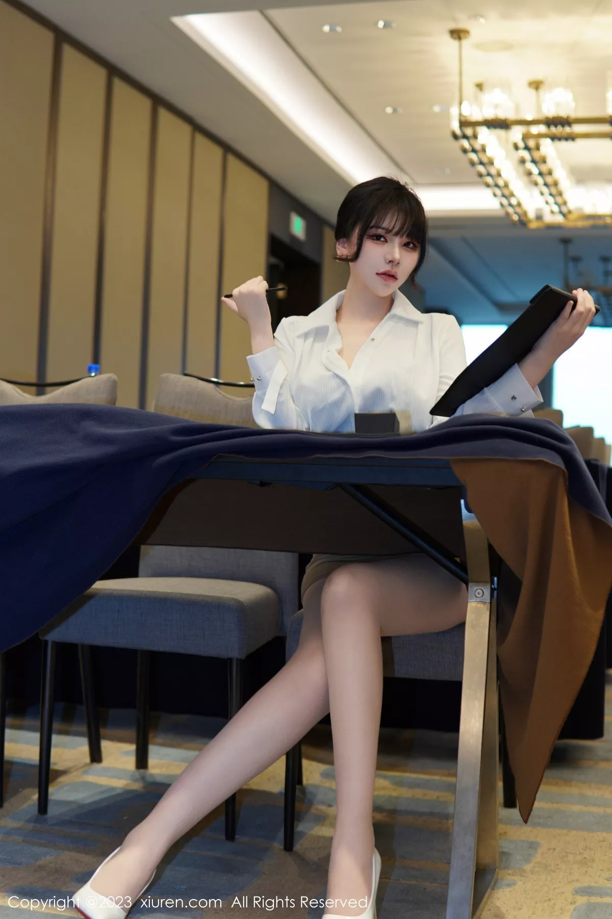 [XiuRen秀人网] 2023.01.10 No.6111 桃桃子_ 短裙美腿 [86P] NO.10