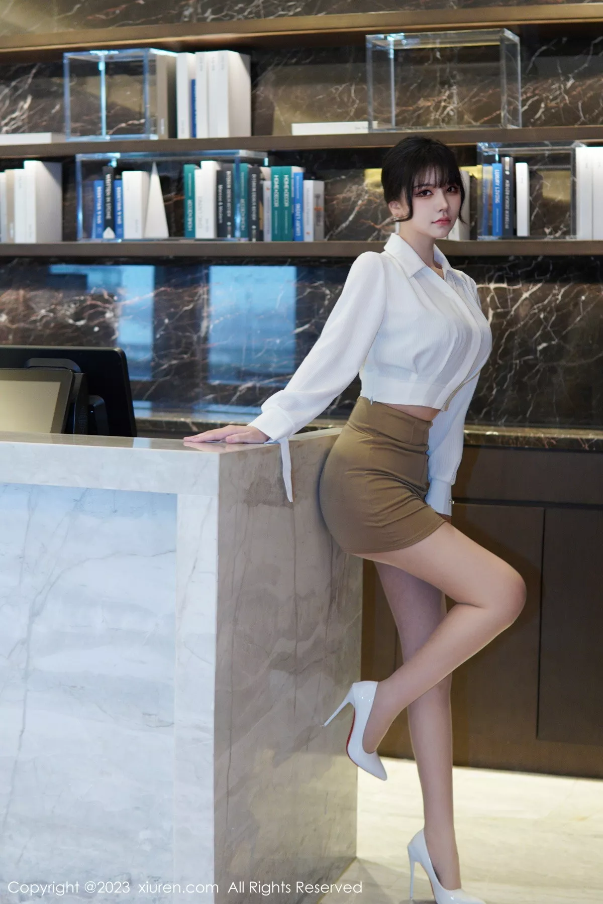 [XiuRen秀人网] 2023.01.10 No.6111 桃桃子_ 短裙美腿 [86P] NO.5