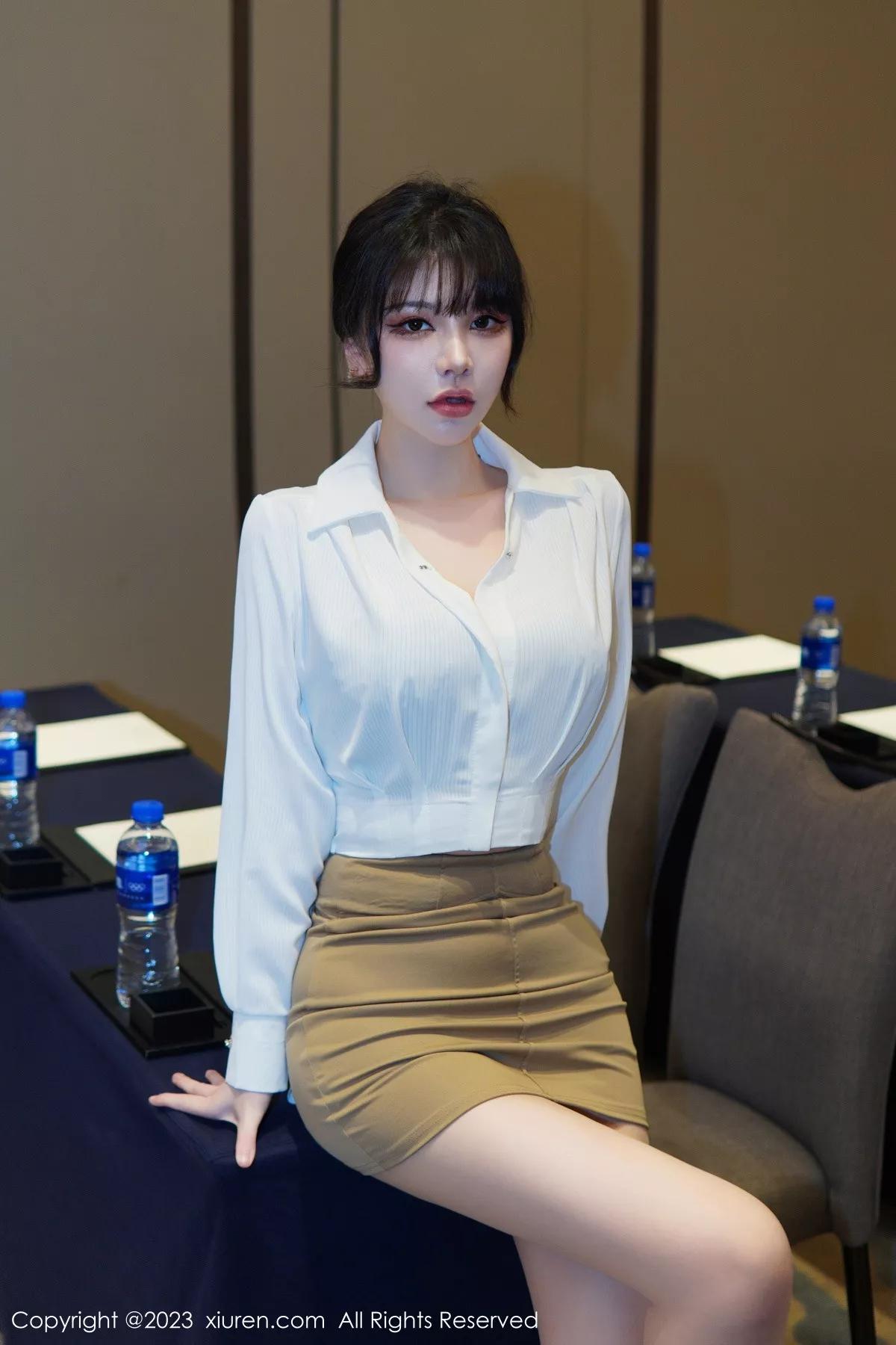 [XiuRen秀人网] 2023.01.10 No.6111 桃桃子_ 短裙美腿 [86P] NO.6