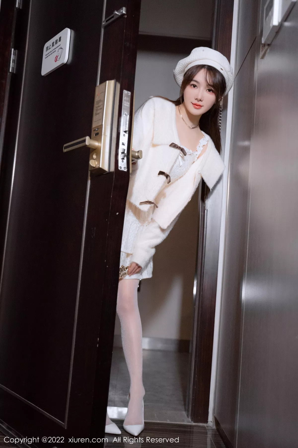 [XiuRen秀人网] 2022.12.21 No.6025 婠婠么 丝袜美腿 [68P] NO.6