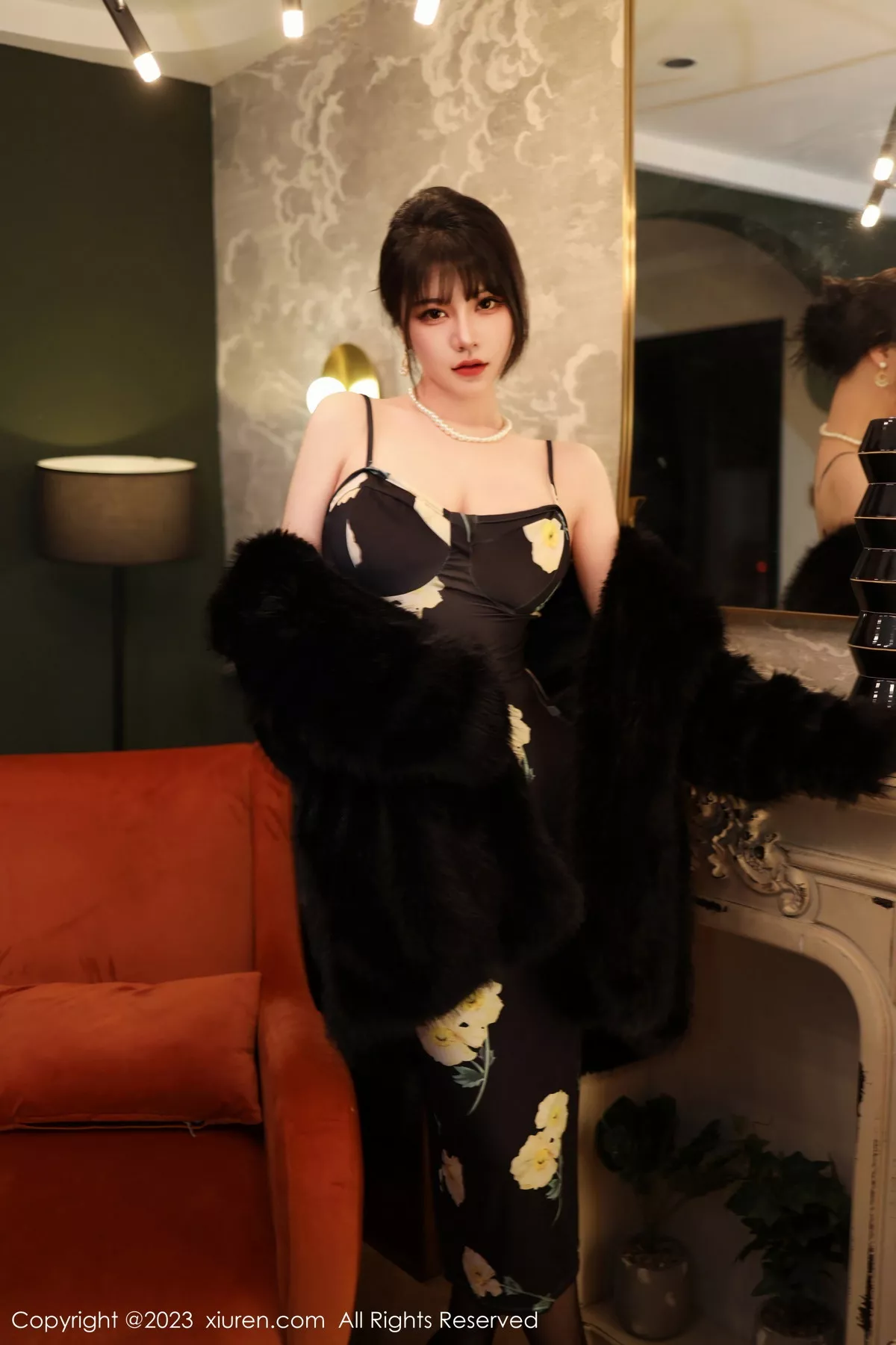 [XiuRen秀人网] 2023.02.06 No.6220 桃桃子_ 黑丝美腿 [85P] NO.1