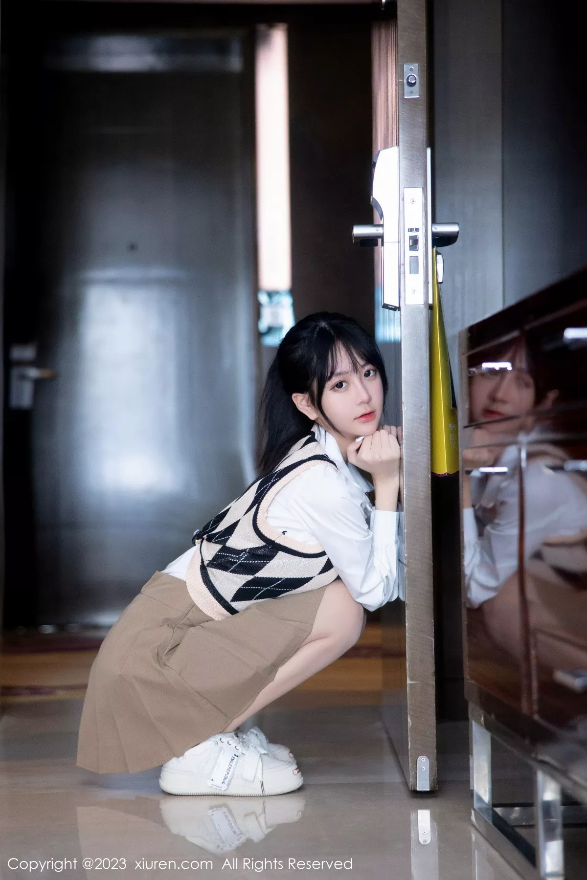 [XiuRen秀人网] 2023.02.27 No.6329 谢小蒽 短裙美腿 [94P] NO.1