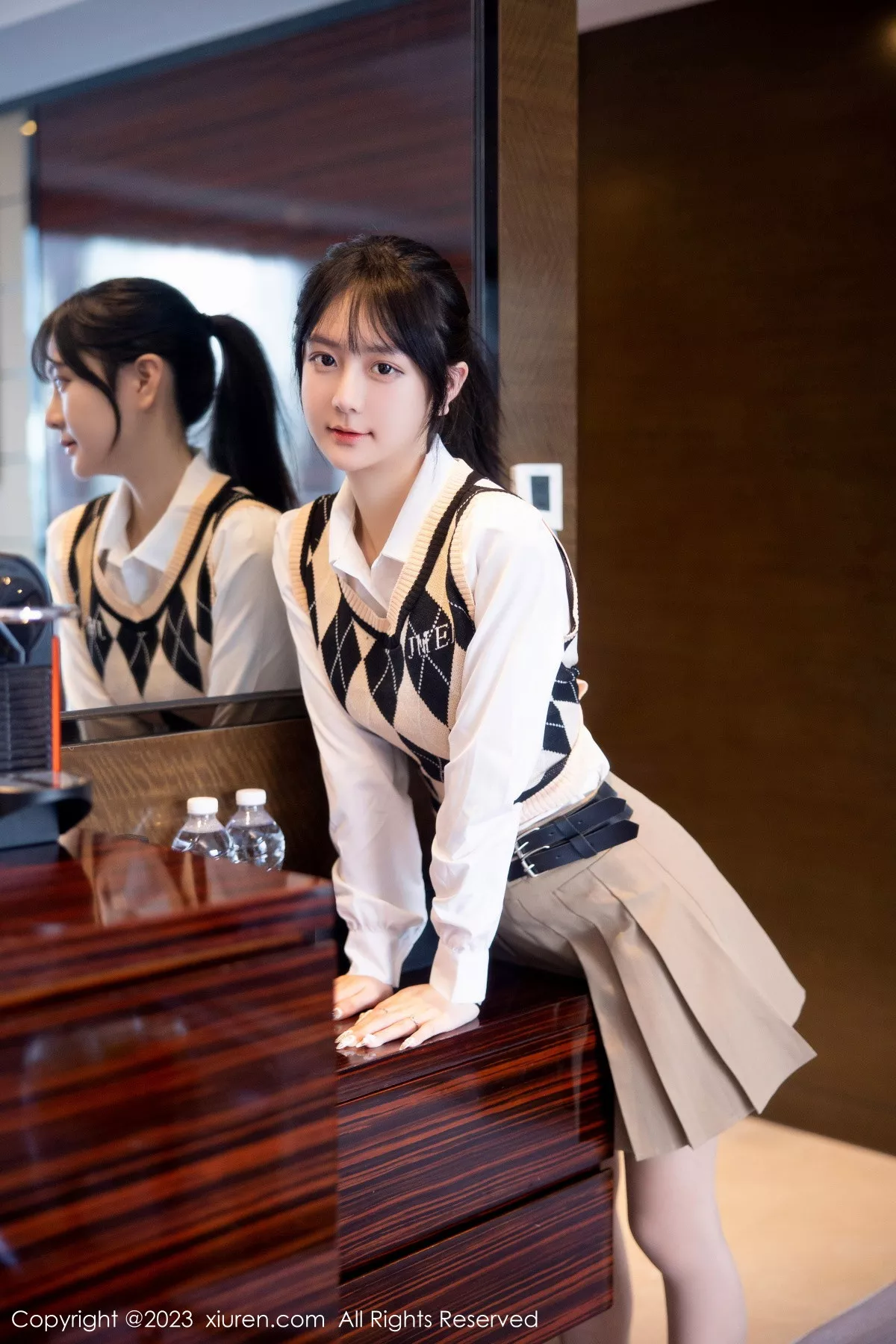 [XiuRen秀人网] 2023.02.27 No.6329 谢小蒽 短裙美腿 [94P] NO.5