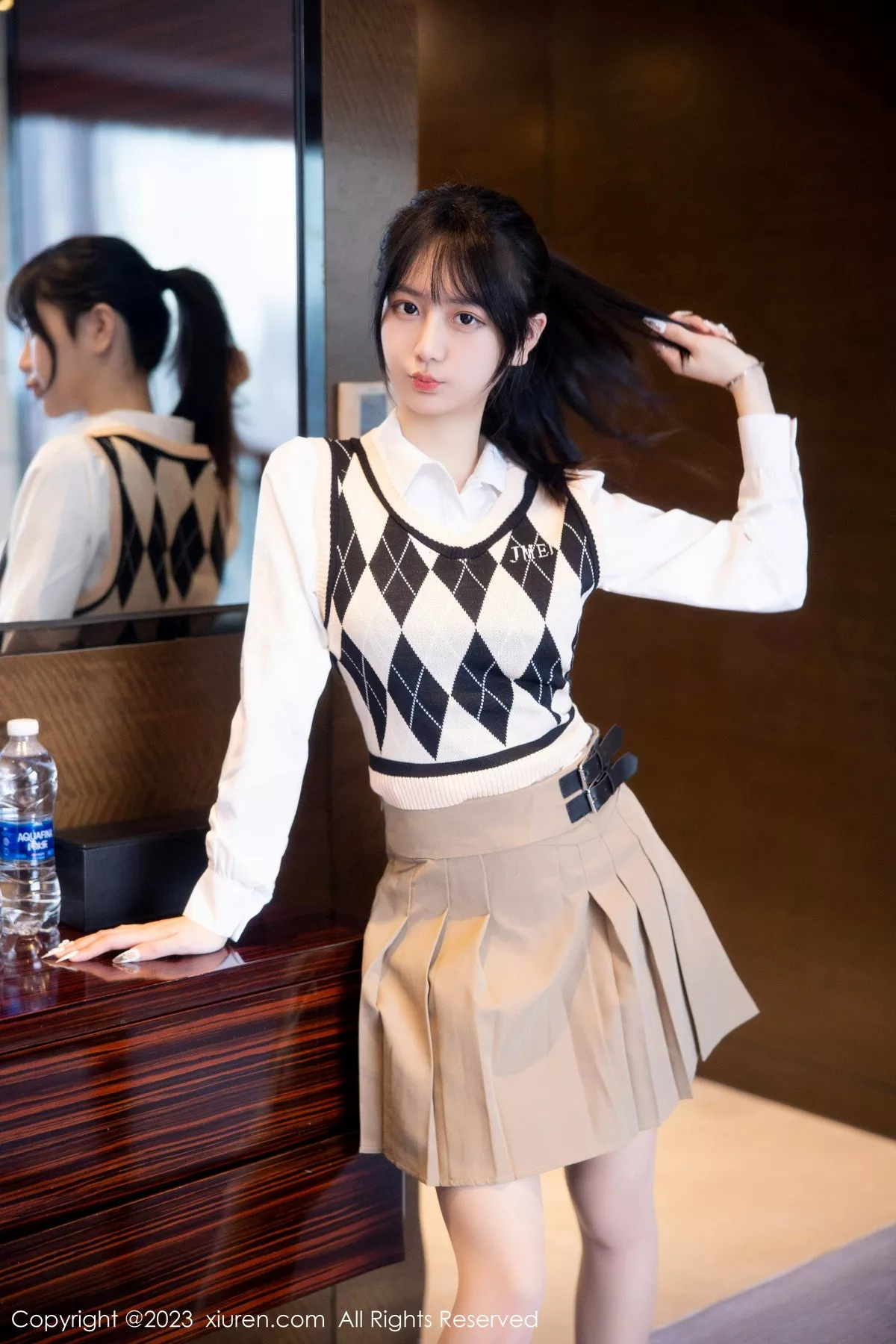 [XiuRen秀人网] 2023.02.27 No.6329 谢小蒽 短裙美腿 [94P] NO.6