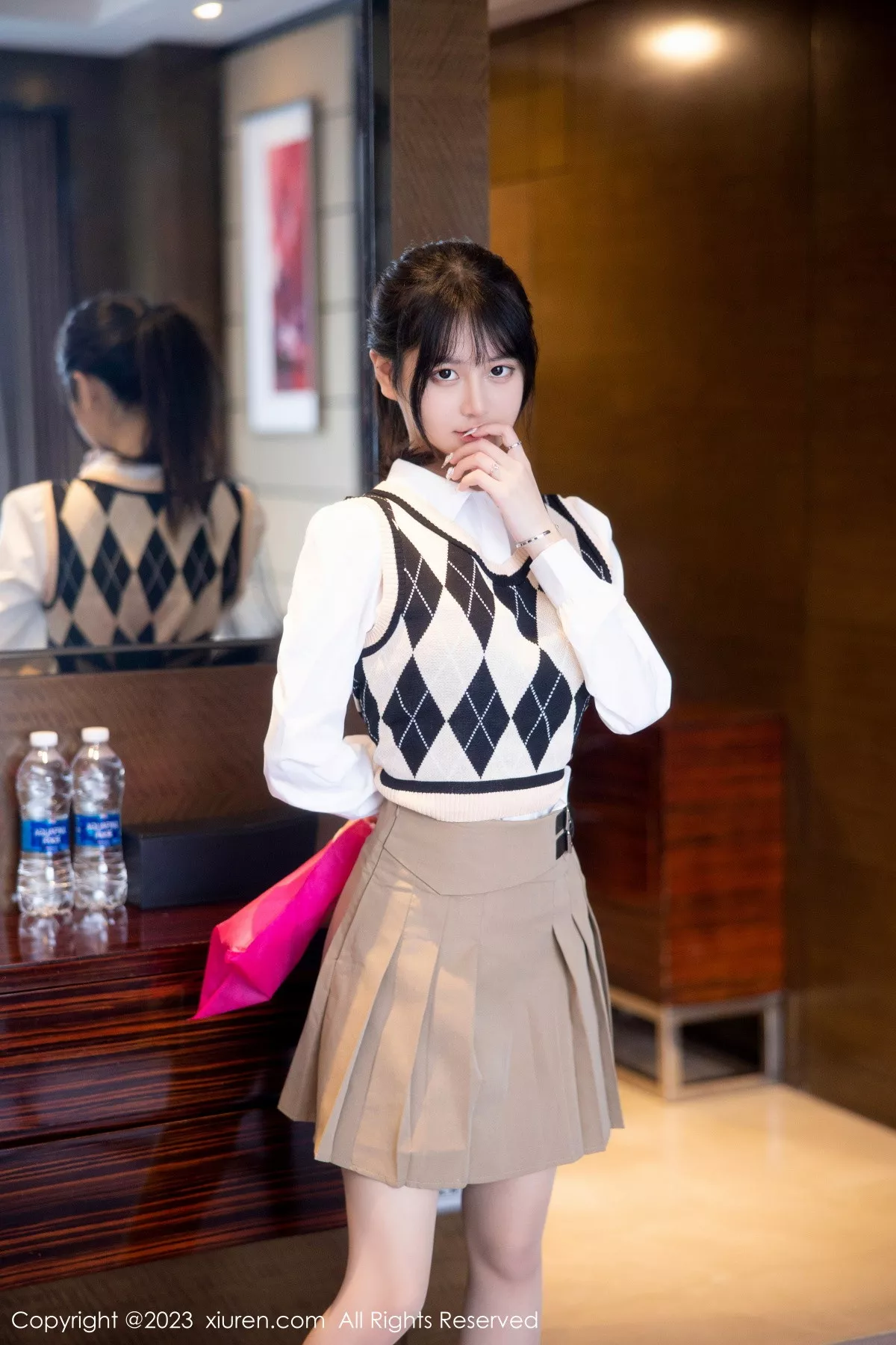 [XiuRen秀人网] 2023.02.27 No.6329 谢小蒽 短裙美腿 [94P] NO.7