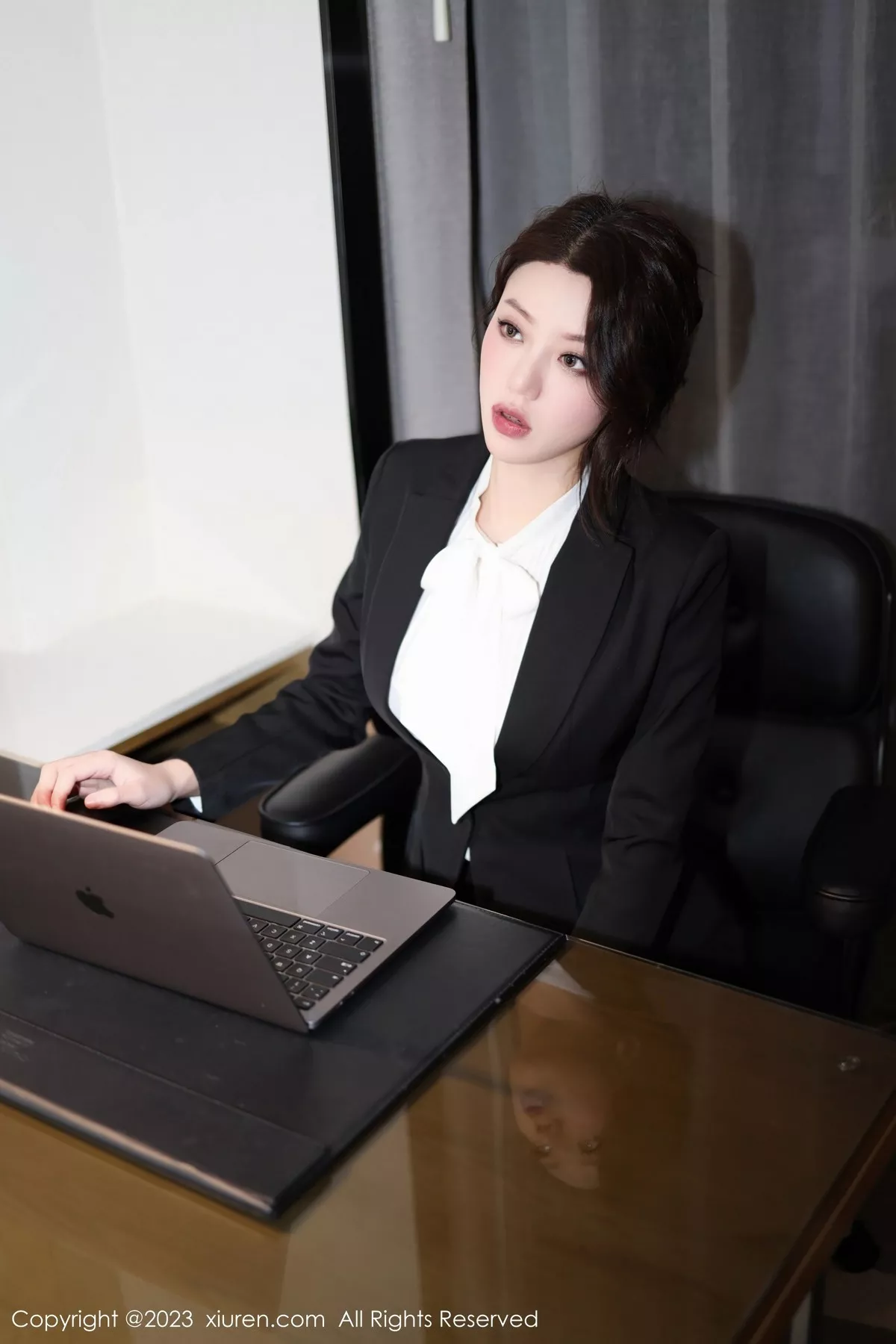 [XiuRen秀人网] 2023.03.01 No.6342 米娜MnaL 黑丝美腿 [95P] NO.1