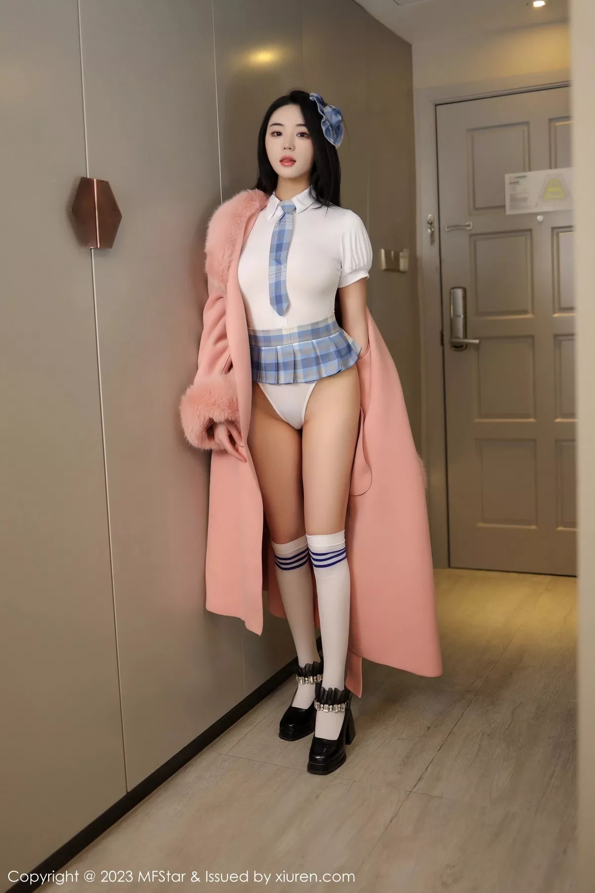 [MFStar模范学院] 2023.03.02 VOL.591 汐汐爱吃草莓 新人美腿 [81P] NO.5