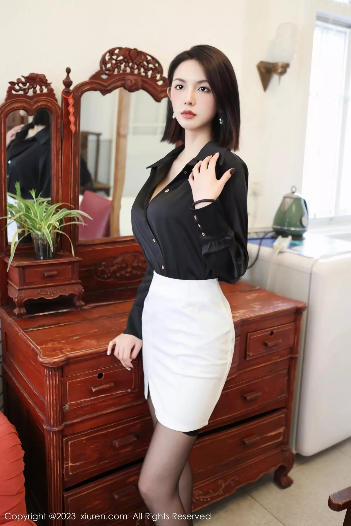 [XiuRen秀人网] 2023.03.03 No.6356 乔一一 黑丝短裙 [89P] NO.6