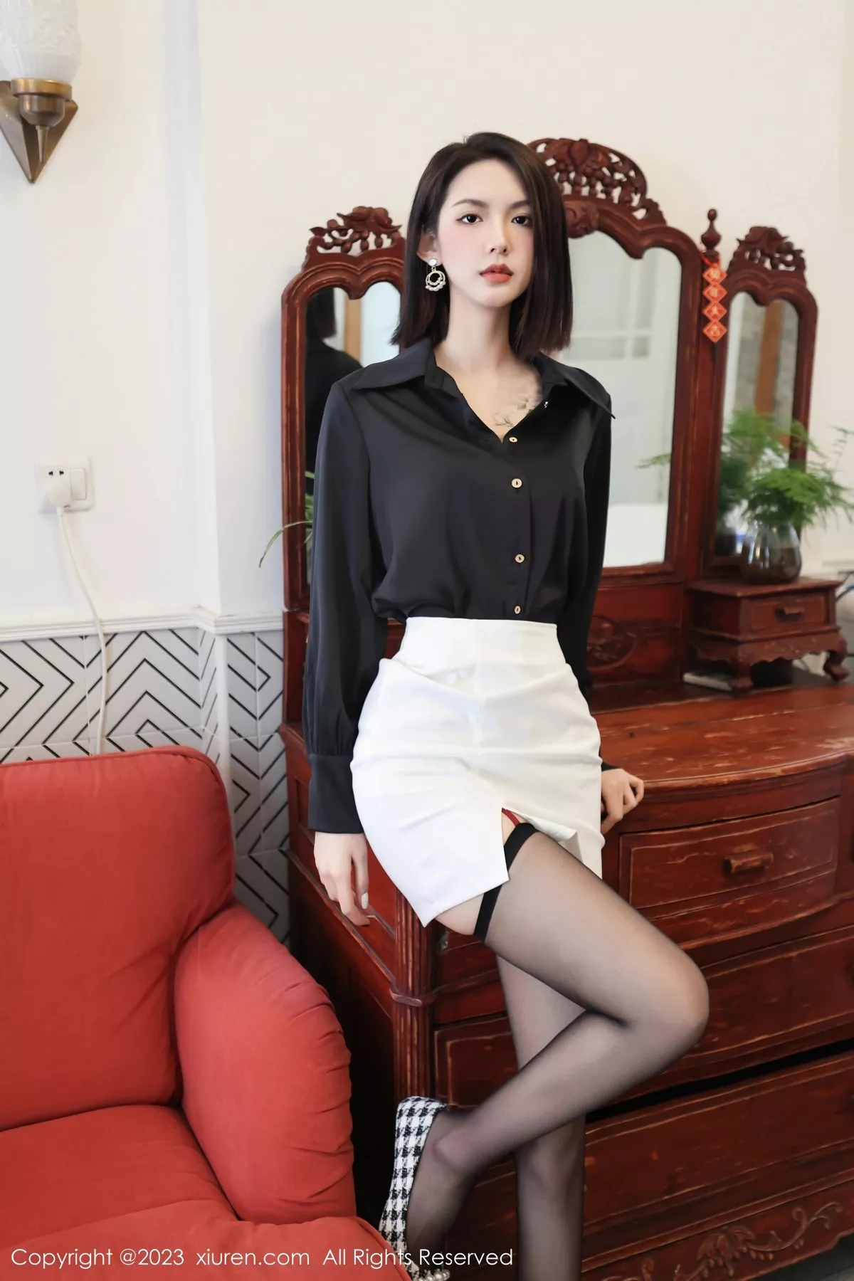[XiuRen秀人网] 2023.03.03 No.6356 乔一一 黑丝短裙 [89P] NO.1