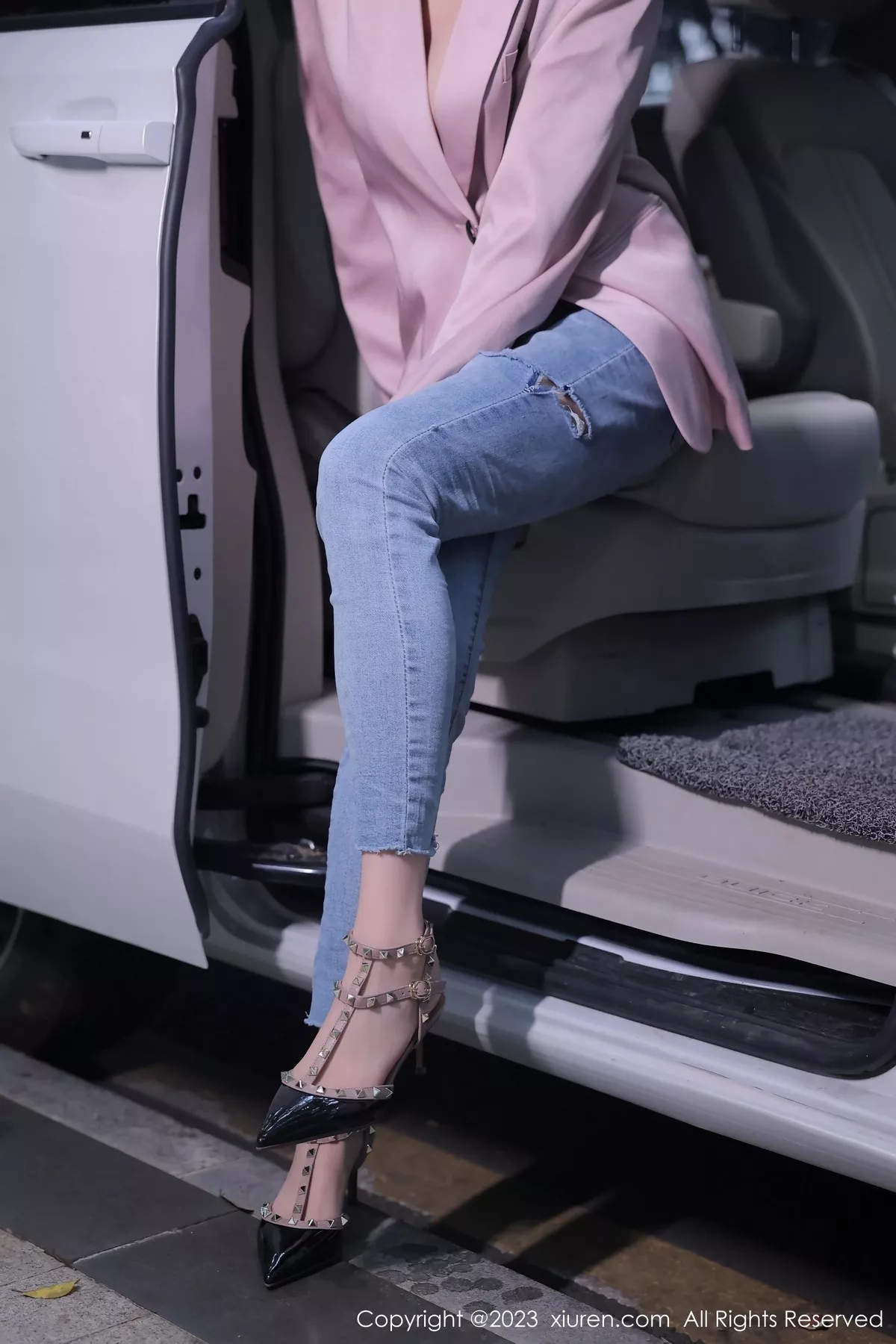 [XiuRen秀人网] 2023.03.03 No.6355 玥儿玥er 万宁旅拍 [55P] NO.6