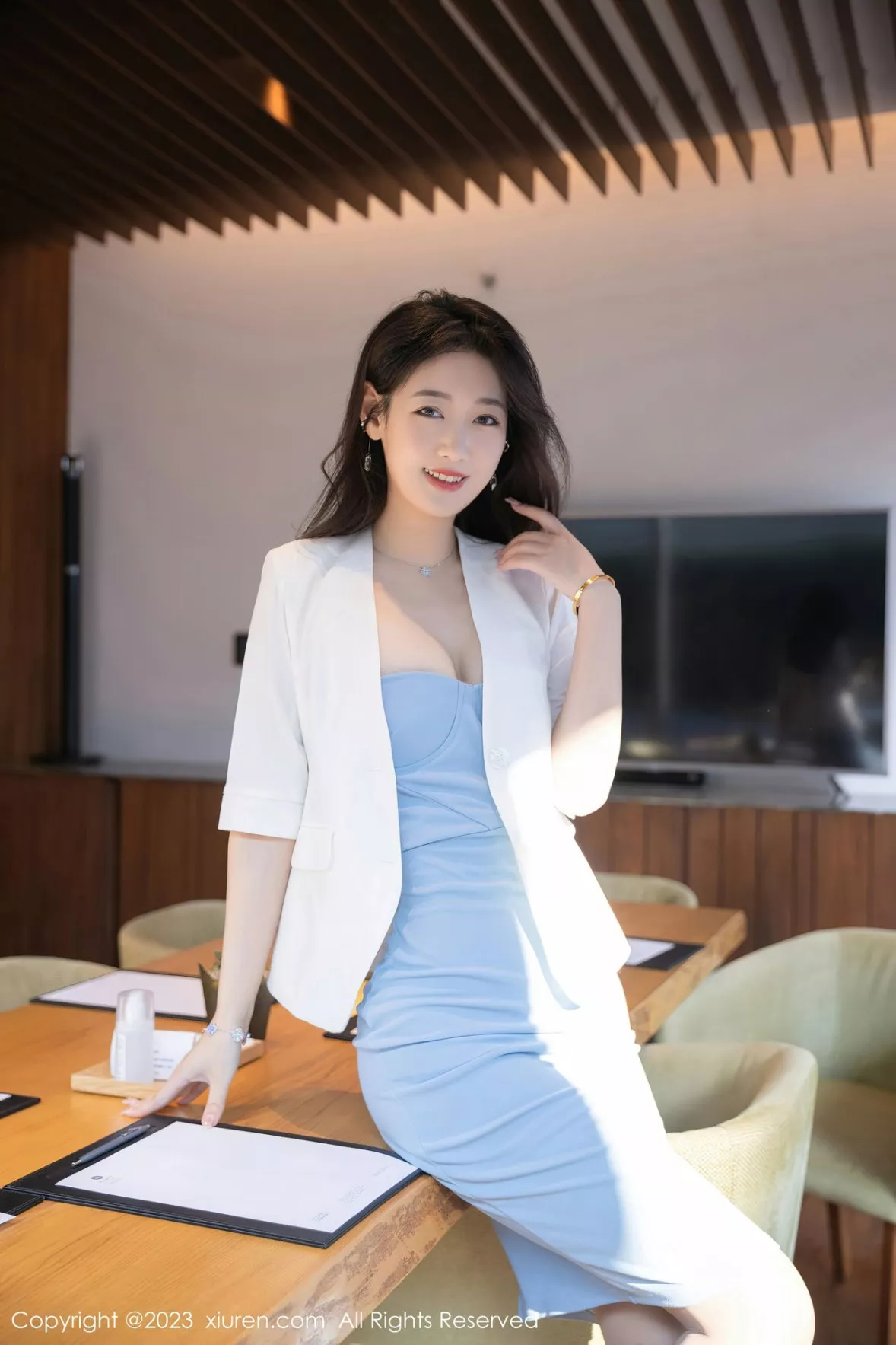 [XiuRen秀人网] 2023.03.06 No.6368 唐安琪 短裙美腿 [83P] NO.6