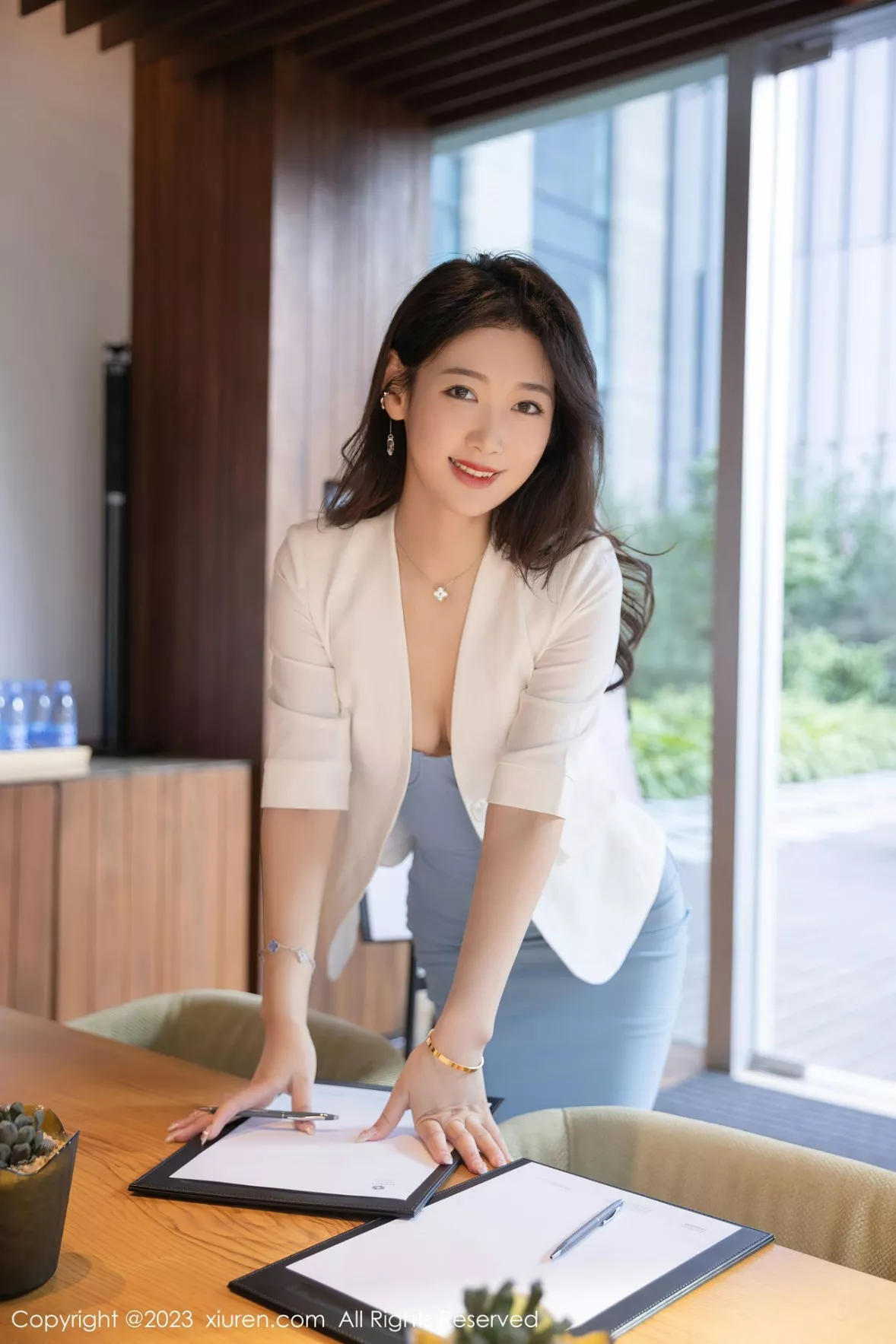 [XiuRen秀人网] 2023.03.06 No.6368 唐安琪 短裙美腿 [83P] NO.2