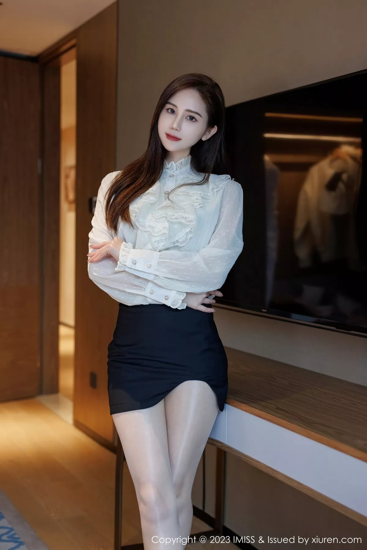 [IMISS爱蜜社] 2023.03.13 VOL.722 SISY思 短裙丝袜 [50P] NO.2