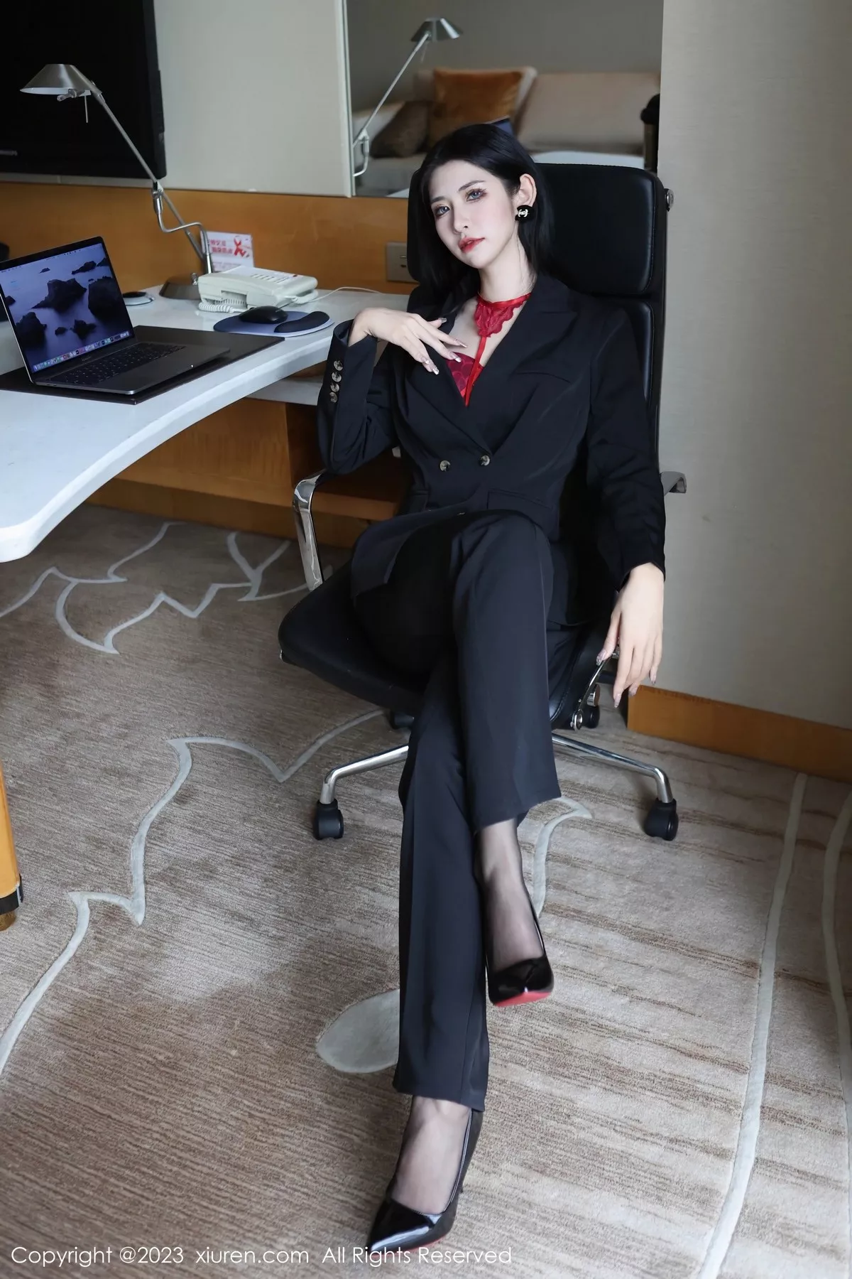 [XiuRen秀人网] 2023.03.13 No.6402 依娜Yina 美腿新人 [112P] NO.1