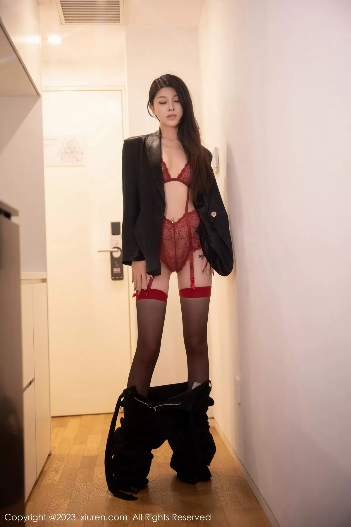 [XiuRen秀人网] 2023.03.14 No.6409 四月月 黑丝美腿 [76P] NO.7