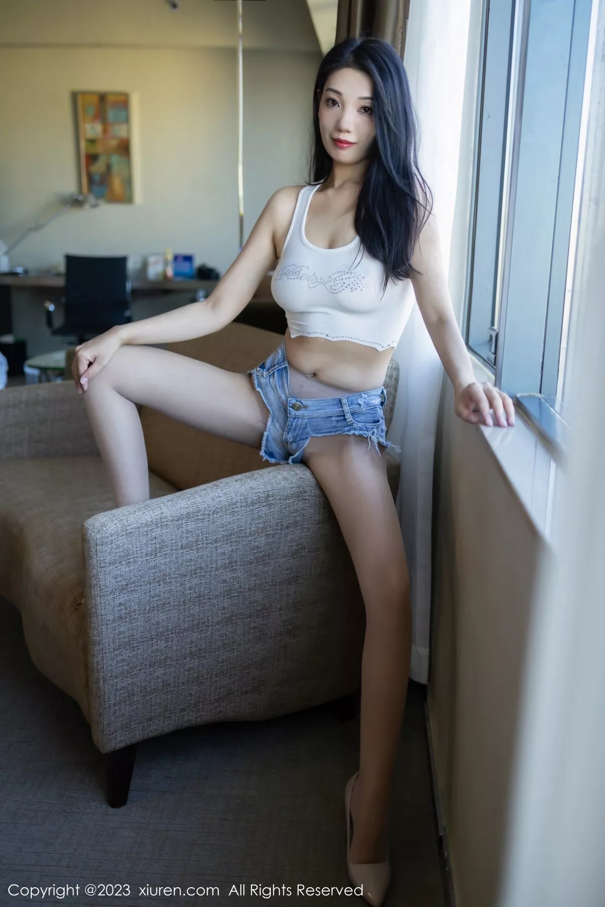 [XiuRen秀人网] 2023.03.14 No.6411 小泡芙winna 牛仔裤美腿 [51P] NO.1