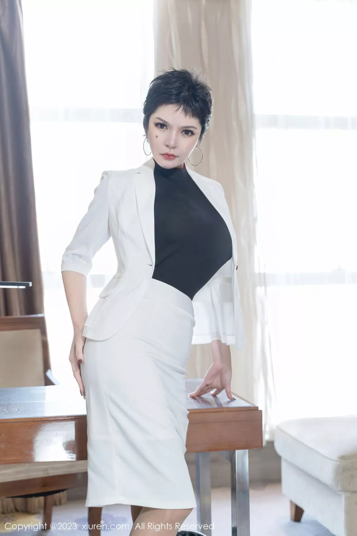 [XiuRen秀人网] 2023.03.15 No.6415 伊丽莎有点白 丝袜美腿 [63P] NO.1